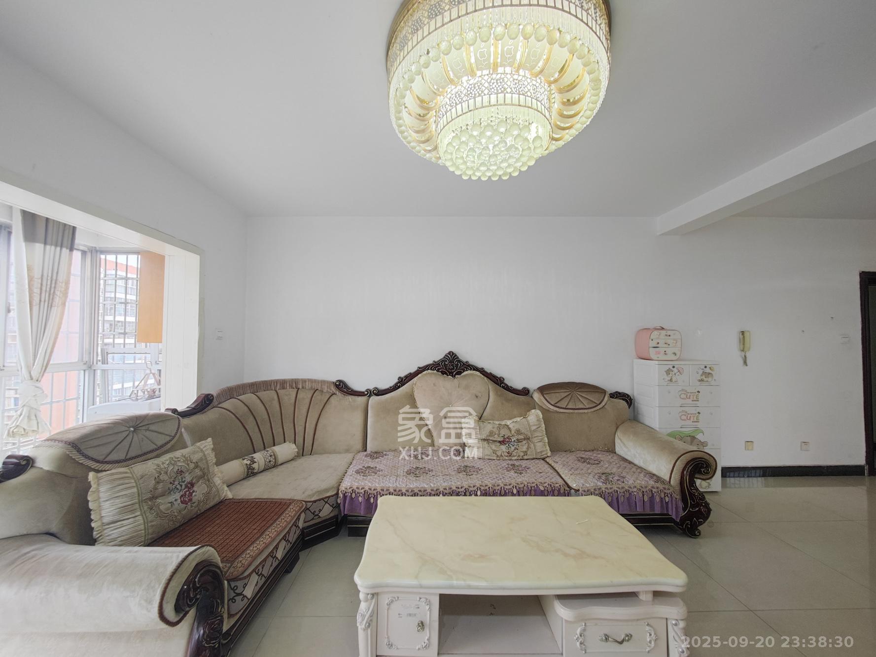 弘欣公寓 3室2厅1卫 79.0万 弘欣公寓 3室2厅1卫 79.0万客厅