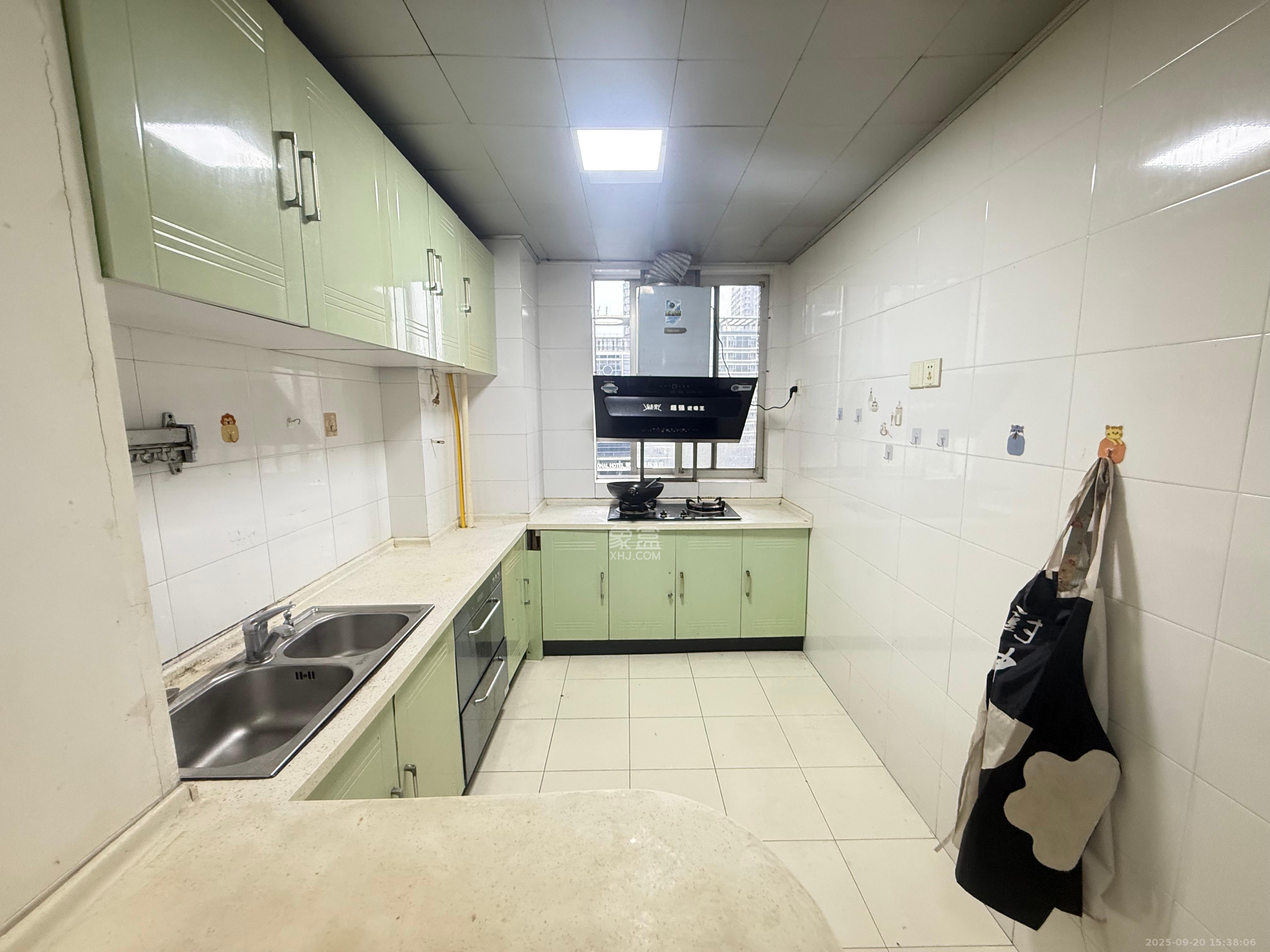 湘卫花苑  3室2厅2卫    2300.0元/月室内图