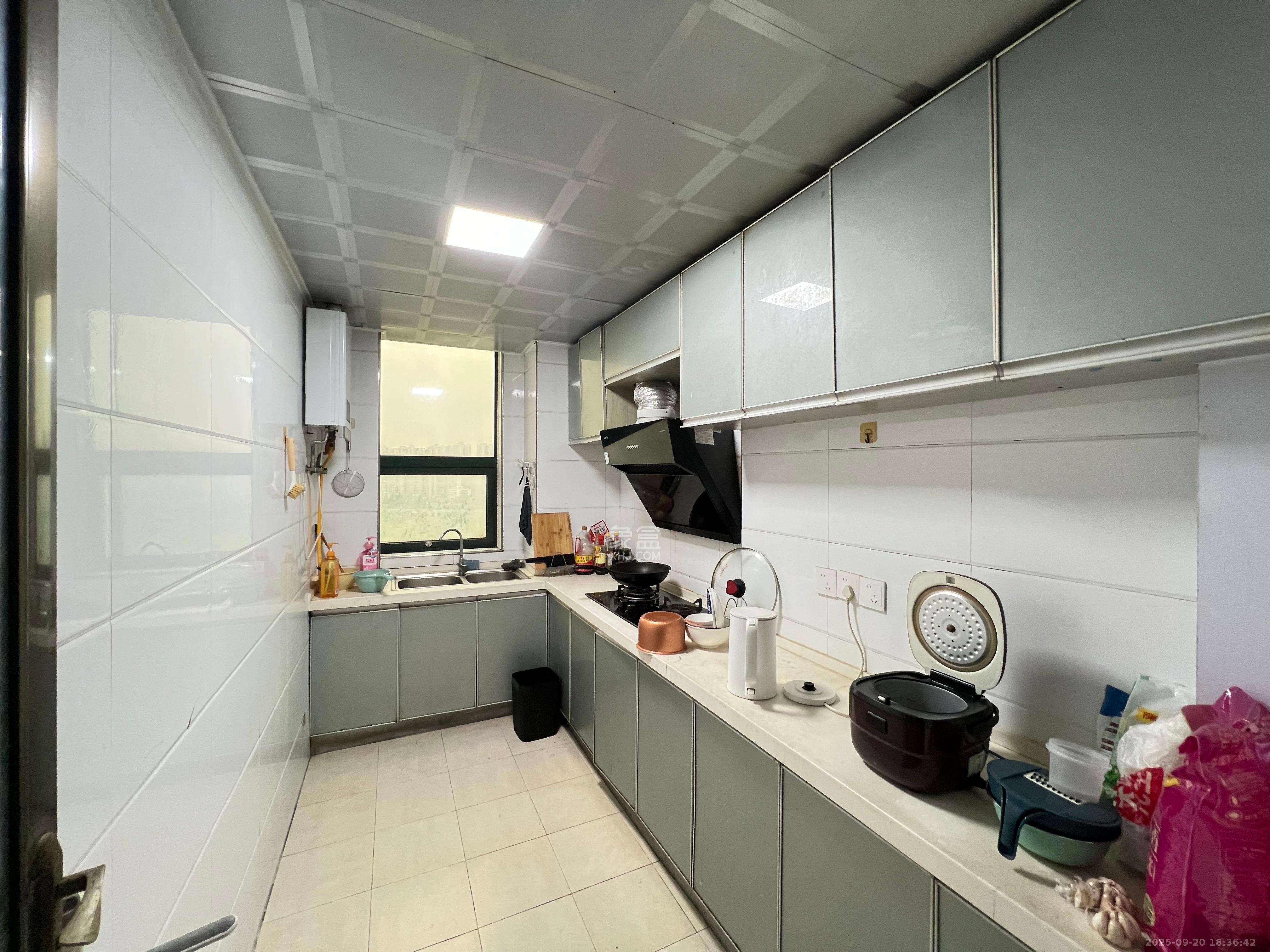 湖韵佳苑  3室2厅1卫    2500.0元/月室内图