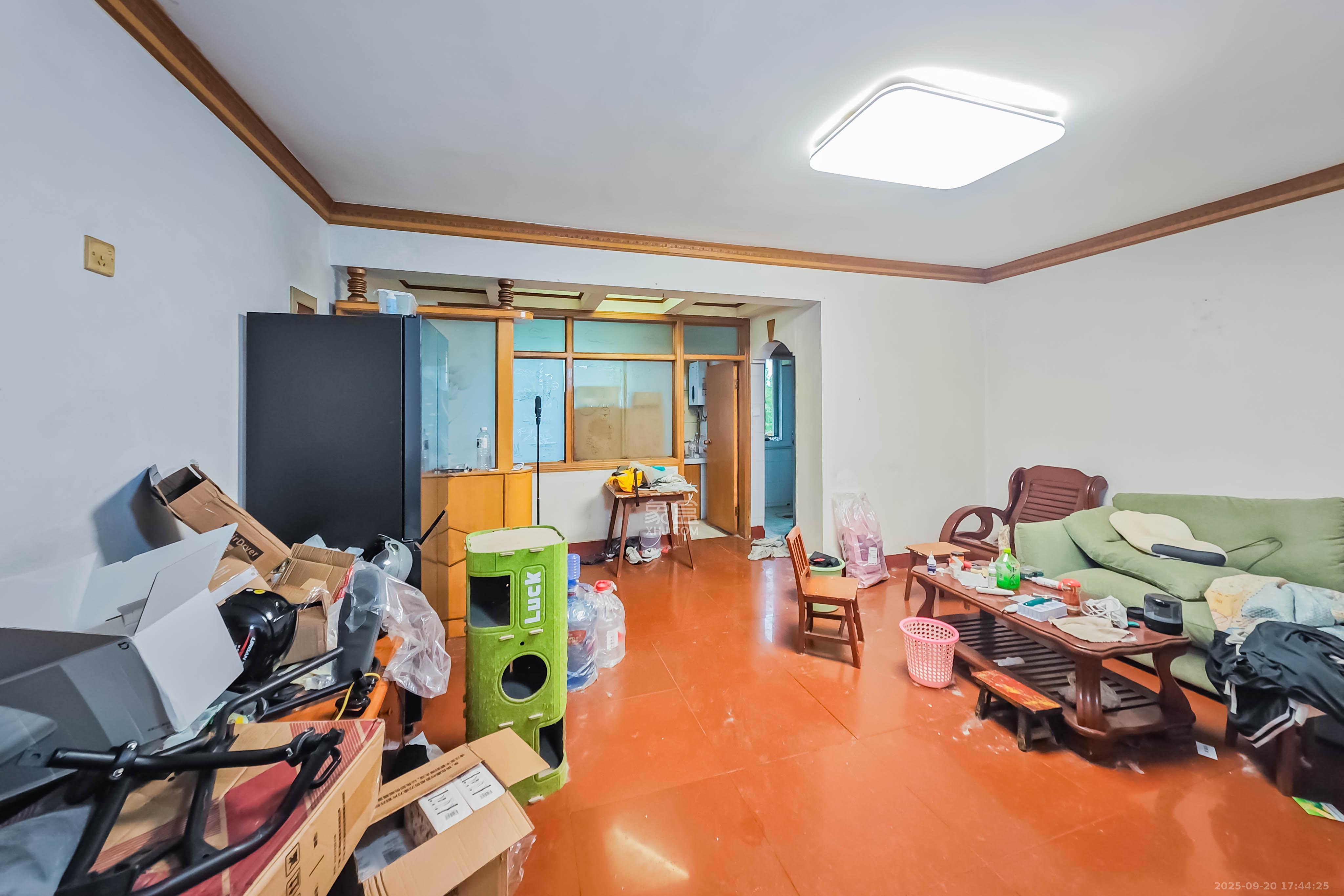 长冶小区(玉竹家园) 2室2厅1卫 30.0万 长冶小区(玉竹家园) 2室2厅1卫 30.0万客厅