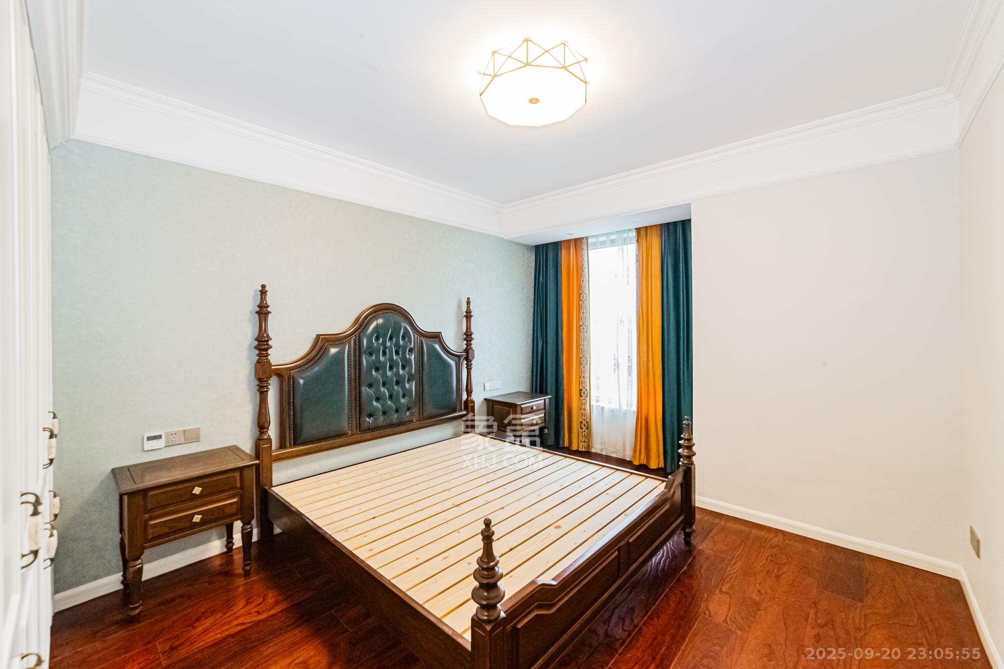 万国城（当代满庭春MOMA）二期  3室2厅2卫    150.0万卧室