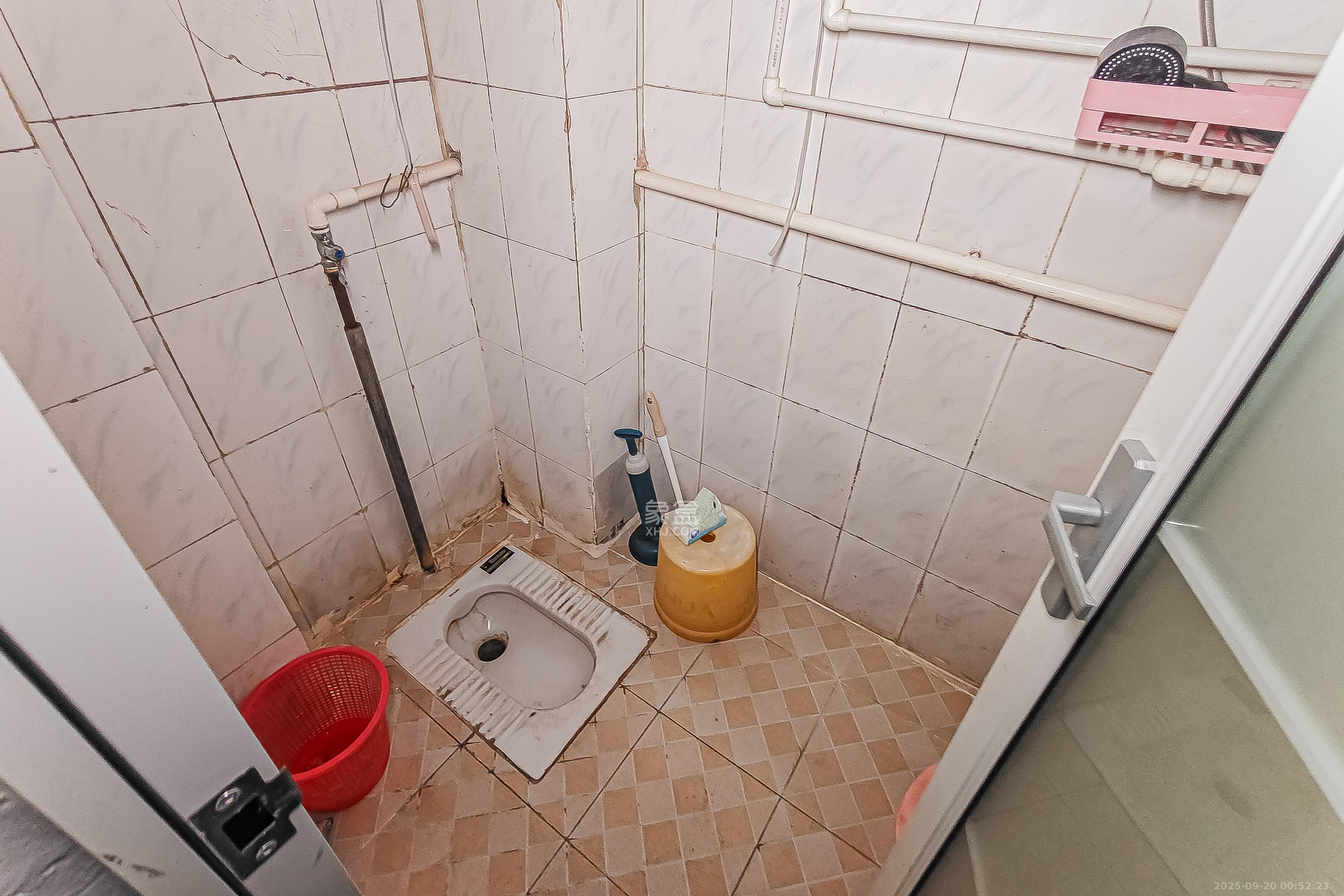 长岭水电八局宿舍 3室1厅1卫 38.0万 长岭水电八局宿舍 3室1厅1卫 38.0万卫生间