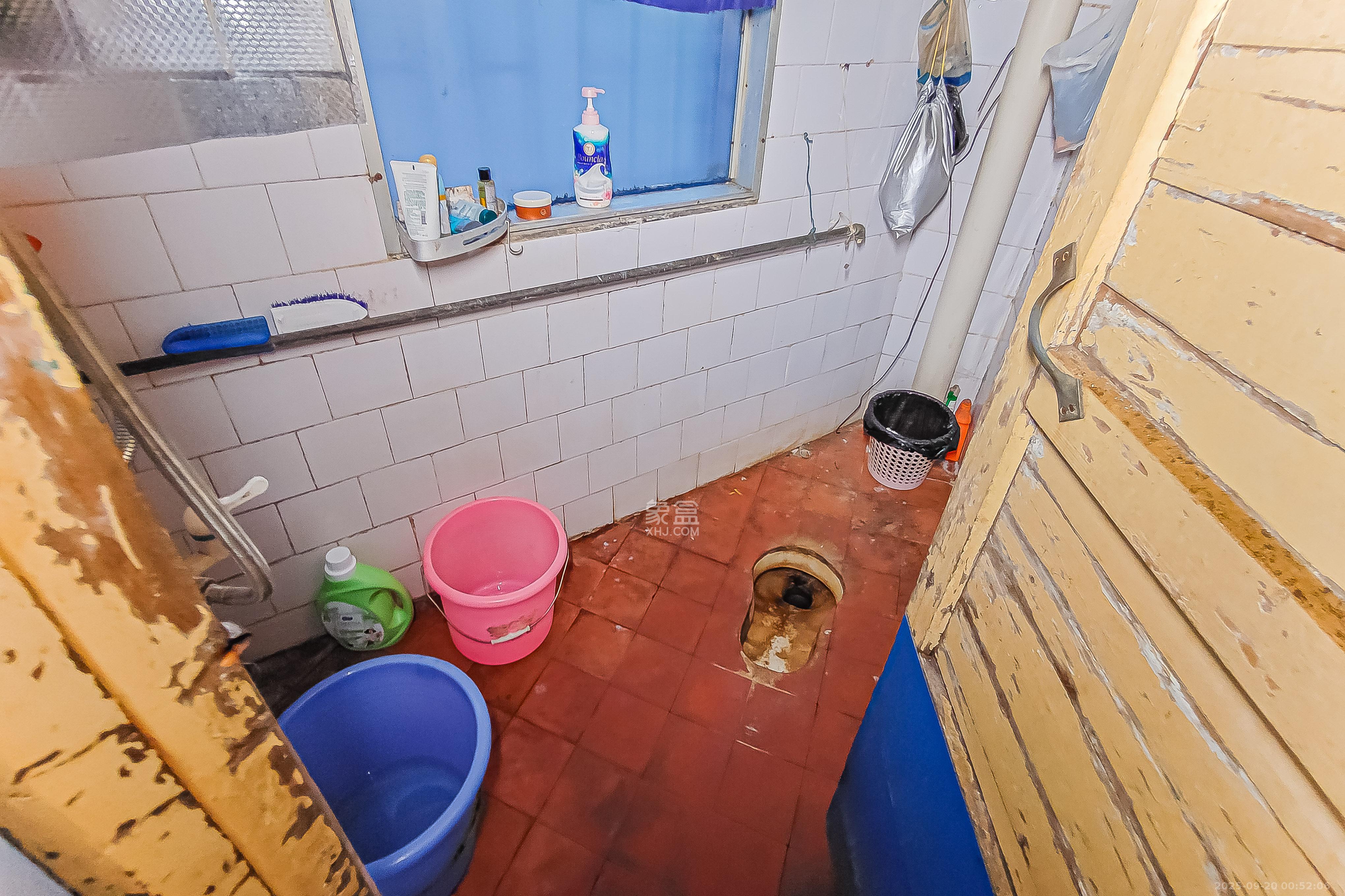 南沙井散盘  4室2厅2卫    120.8万卫生间