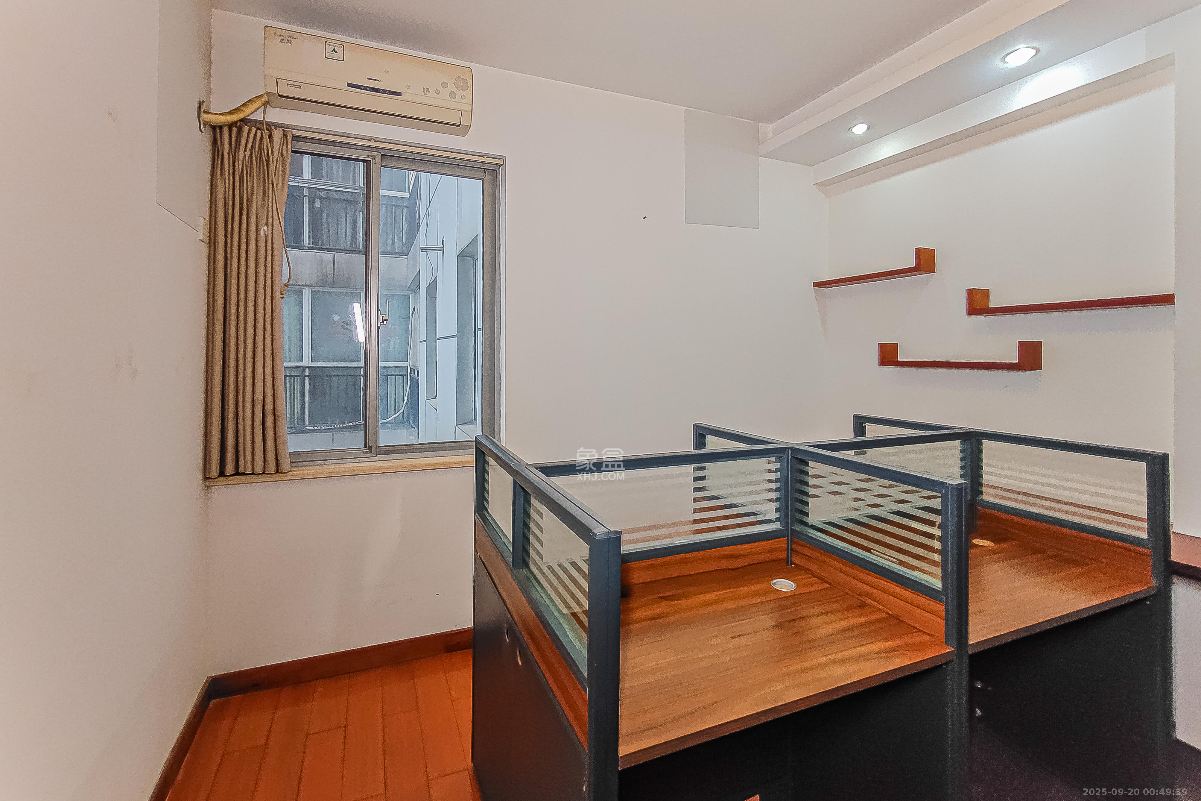 友阿光大大厦  3室2厅2卫    122.0万卧室