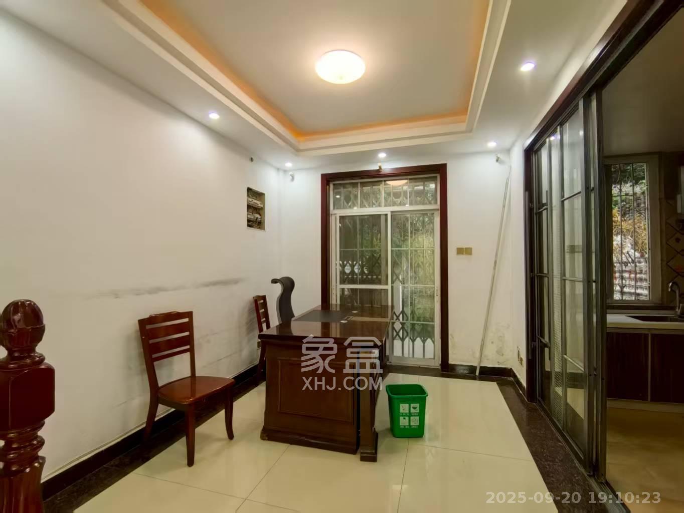 山水英伦 6室2厅3卫 5500.0元/月 山水英伦 6室2厅3卫 5500.0元/月室内图