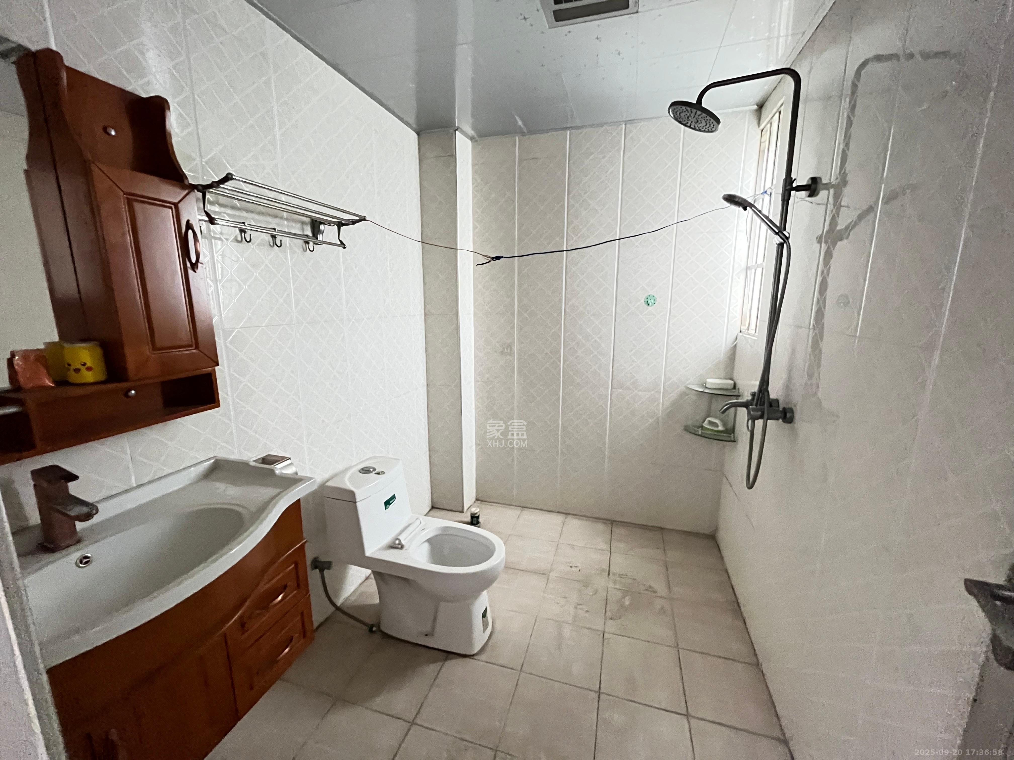 鑫天山城明珠  4室2厅2卫    1700.0元/月室内图