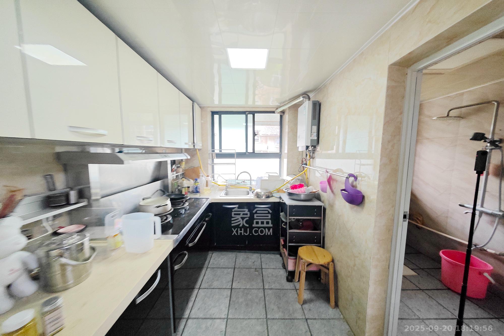 怡景民居 4室2厅2卫 65.0万 怡景民居 4室2厅2卫 65.0万厨房