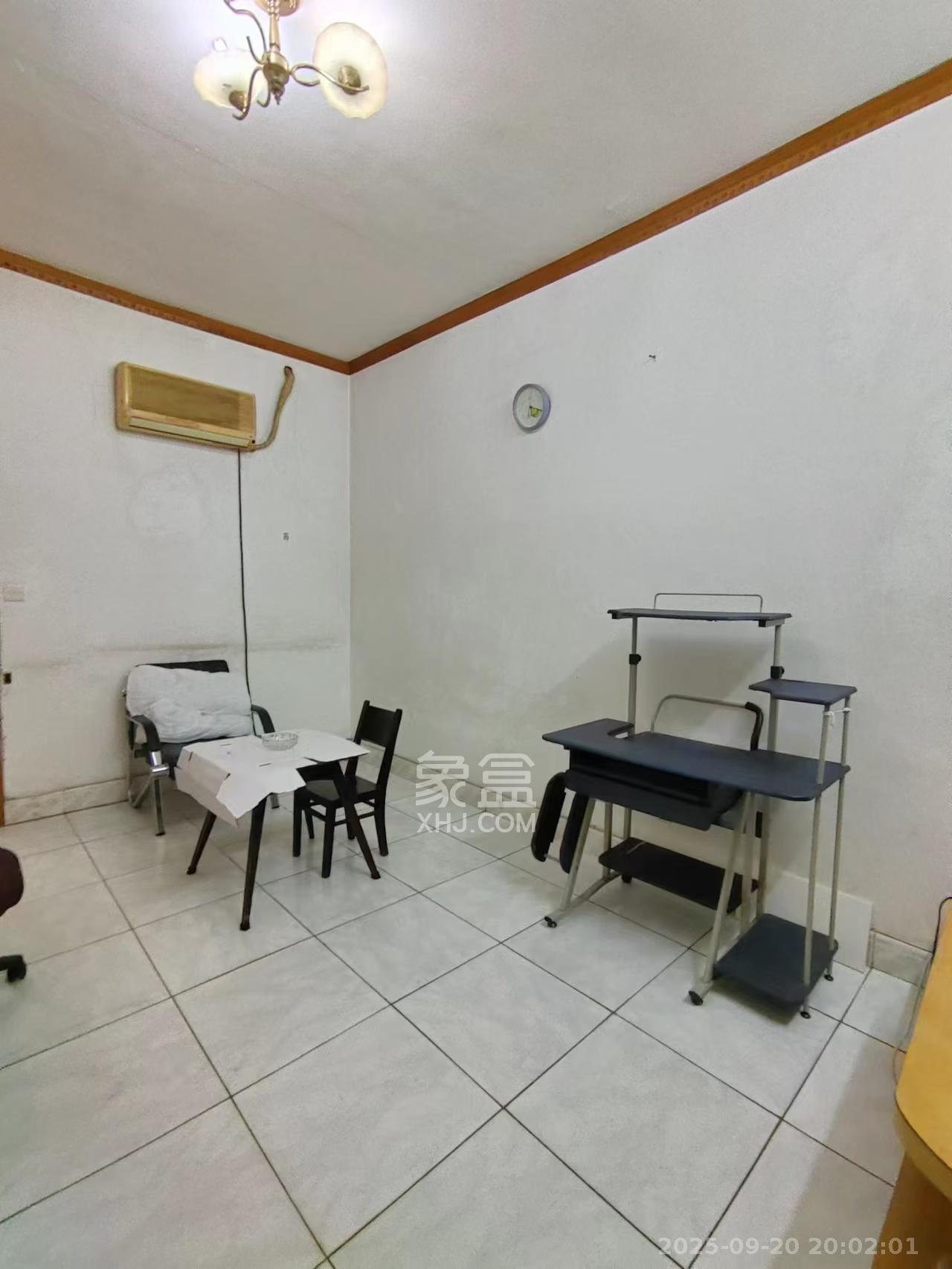 省政府机关二院 2室1厅1卫 2600.0元/月 省政府机关二院 2室1厅1卫 2600.0元/月室内图