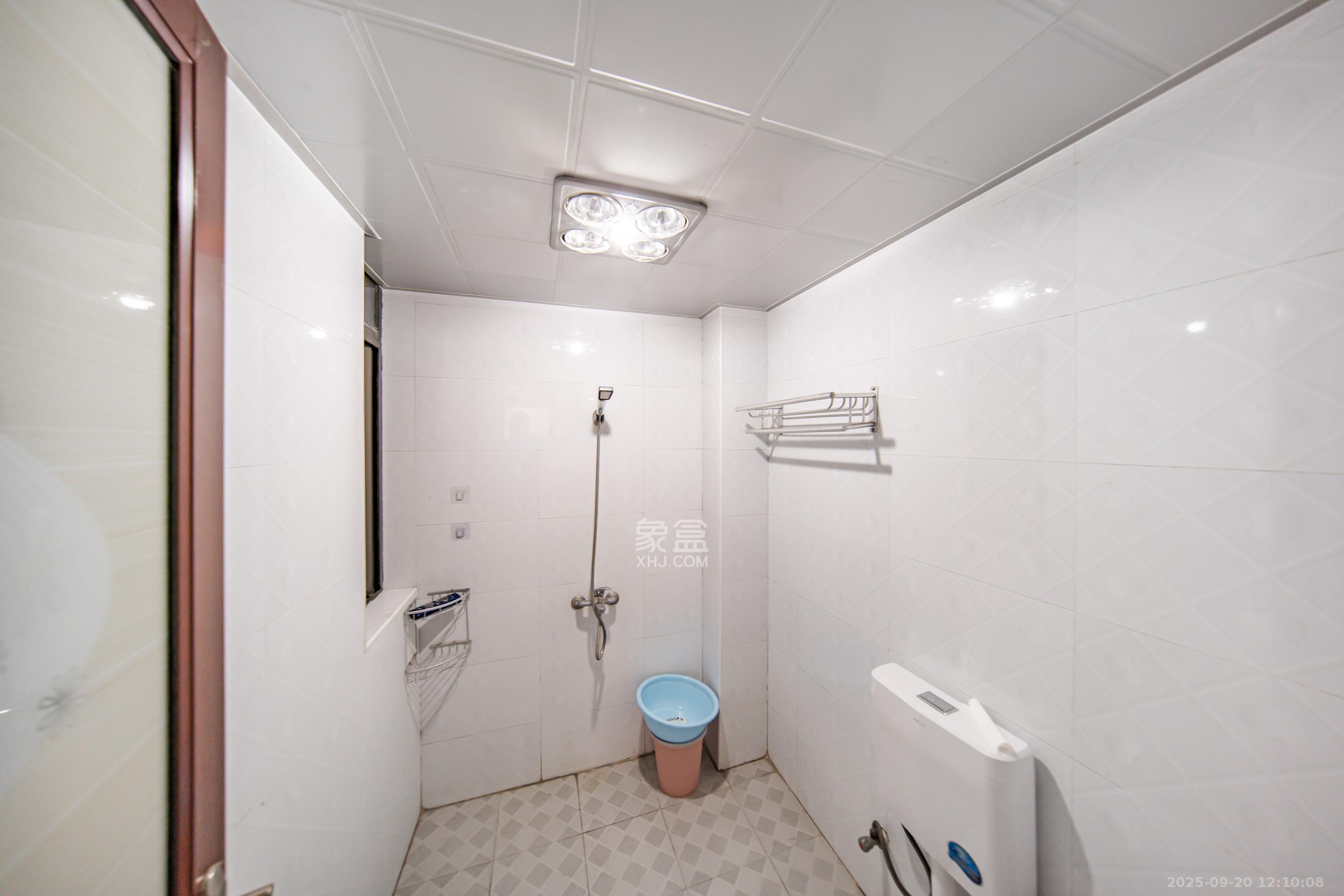 曙光泊岸 1室2厅1卫 183.0万 曙光泊岸 1室2厅1卫 183.0万卫生间