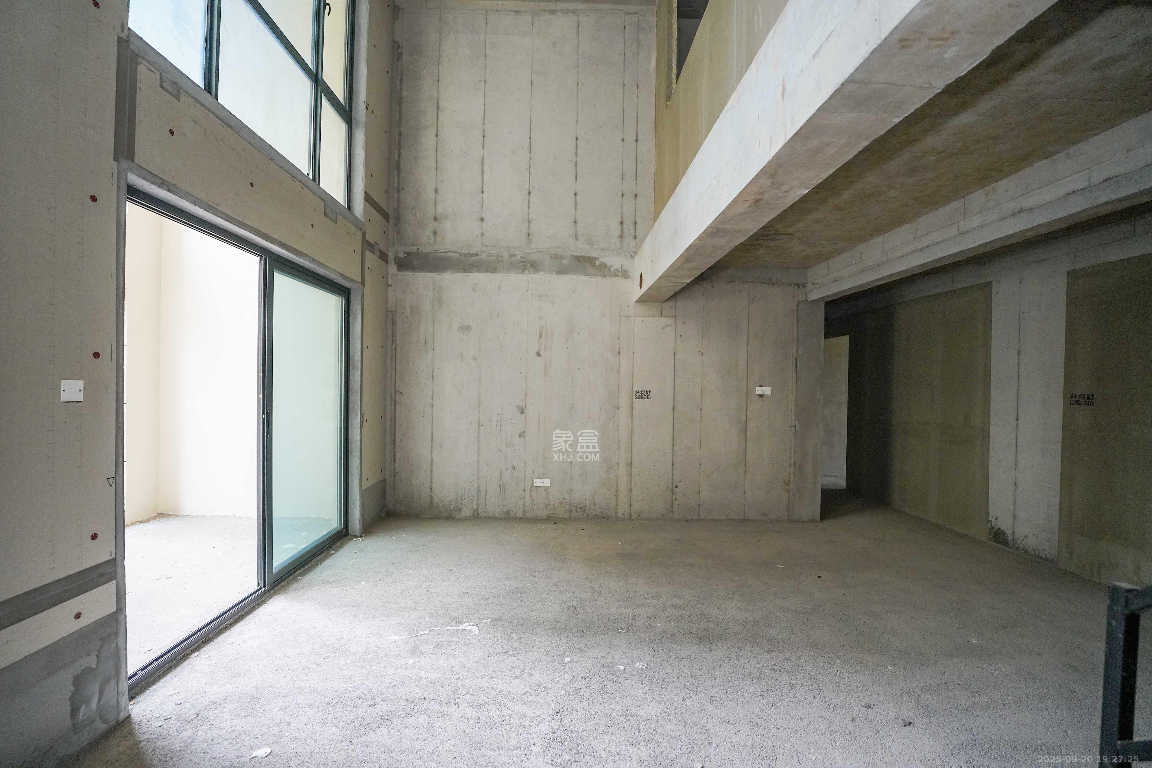 京盛和府  4室2厅2卫    148.0万客厅