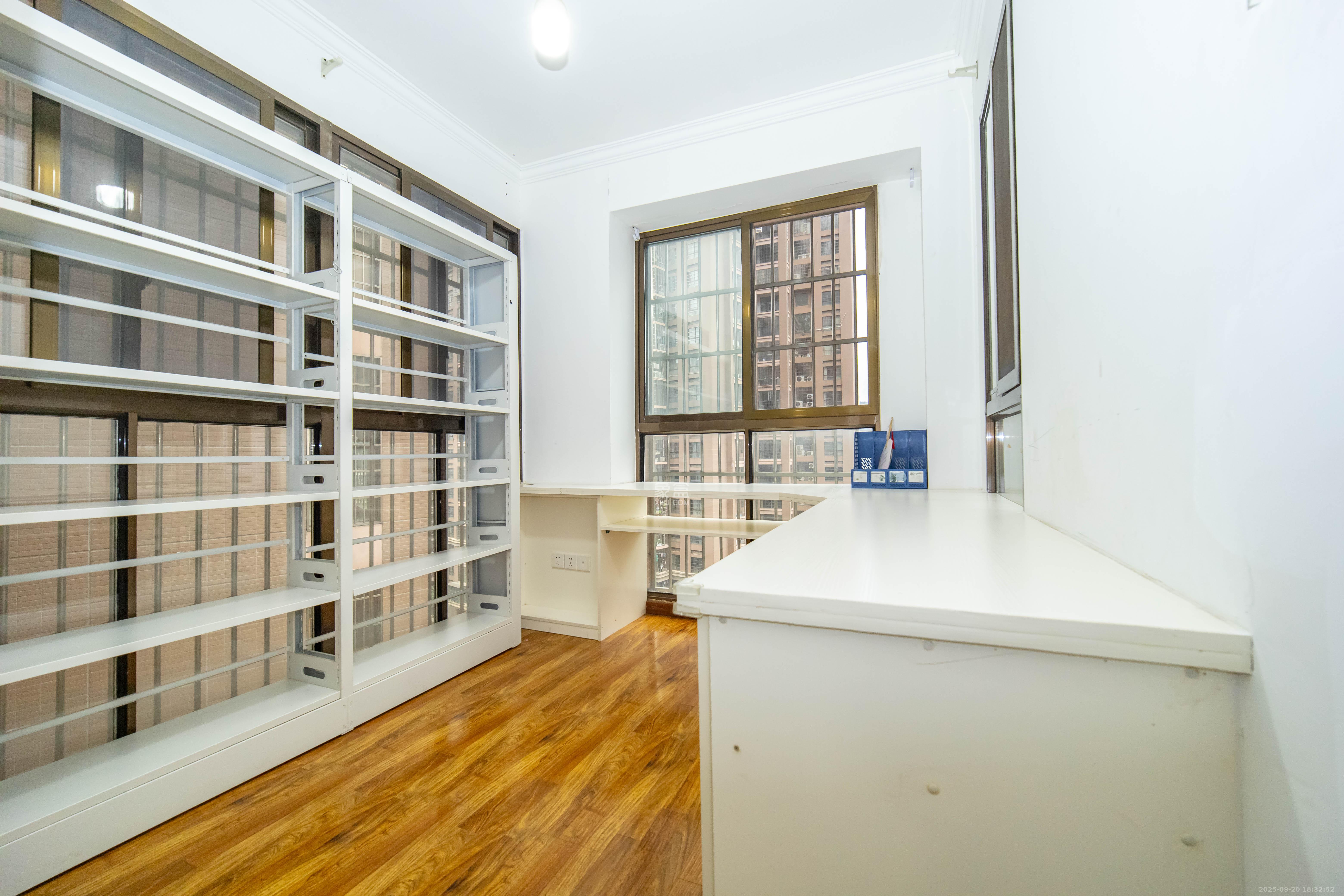 家和院  4室2厅2卫    100.0万卧室