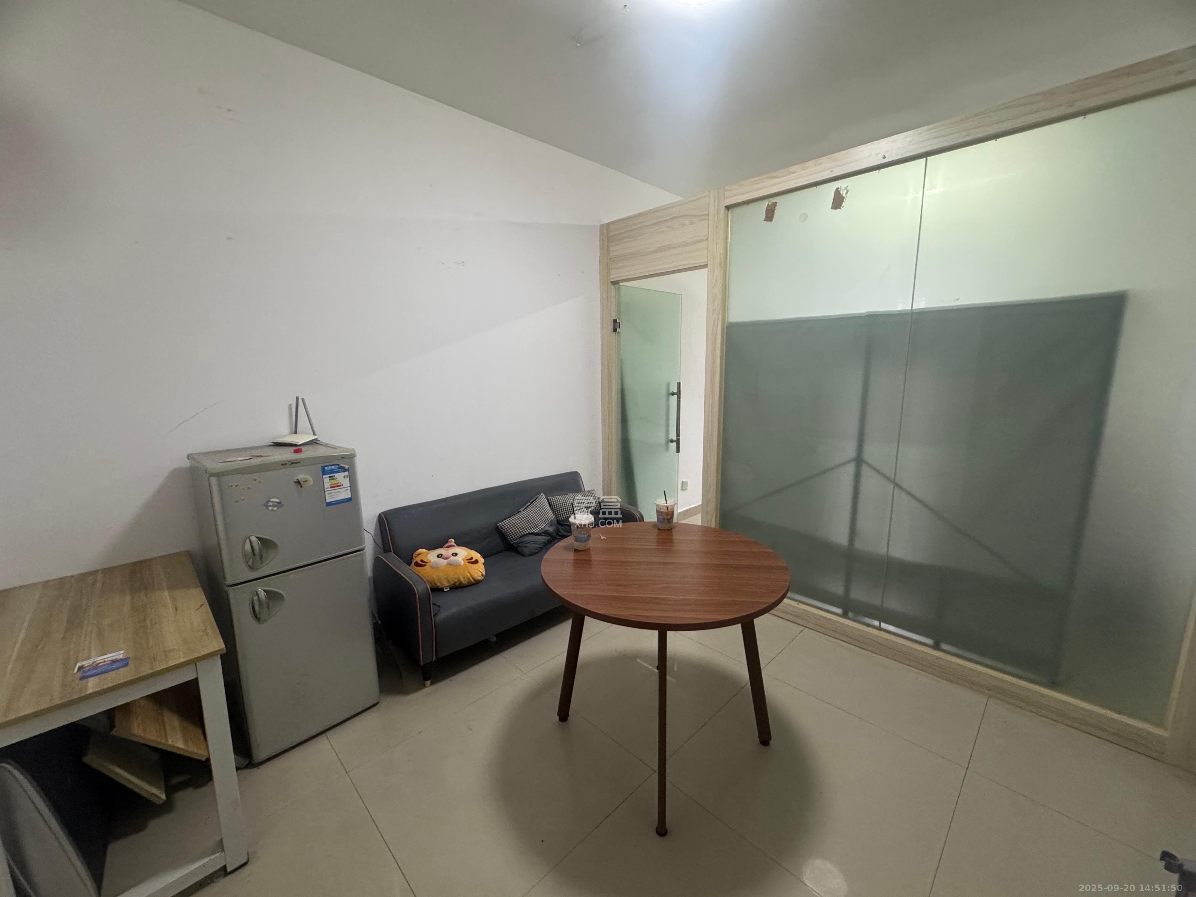 中远公馆  1室1厅1卫    1500.0元/月室内图