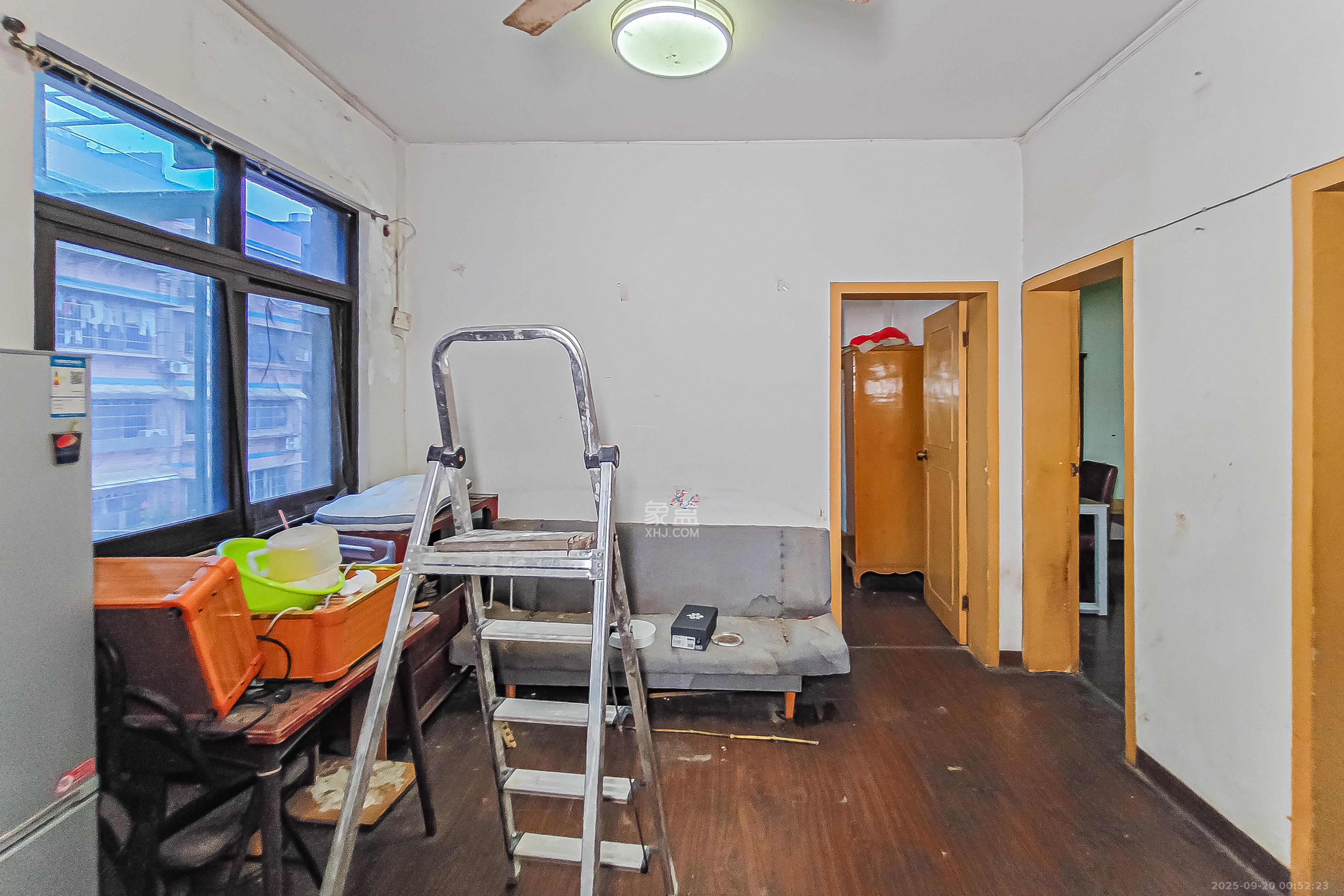 长岭水电八局宿舍 3室1厅1卫 38.0万 长岭水电八局宿舍 3室1厅1卫 38.0万客厅