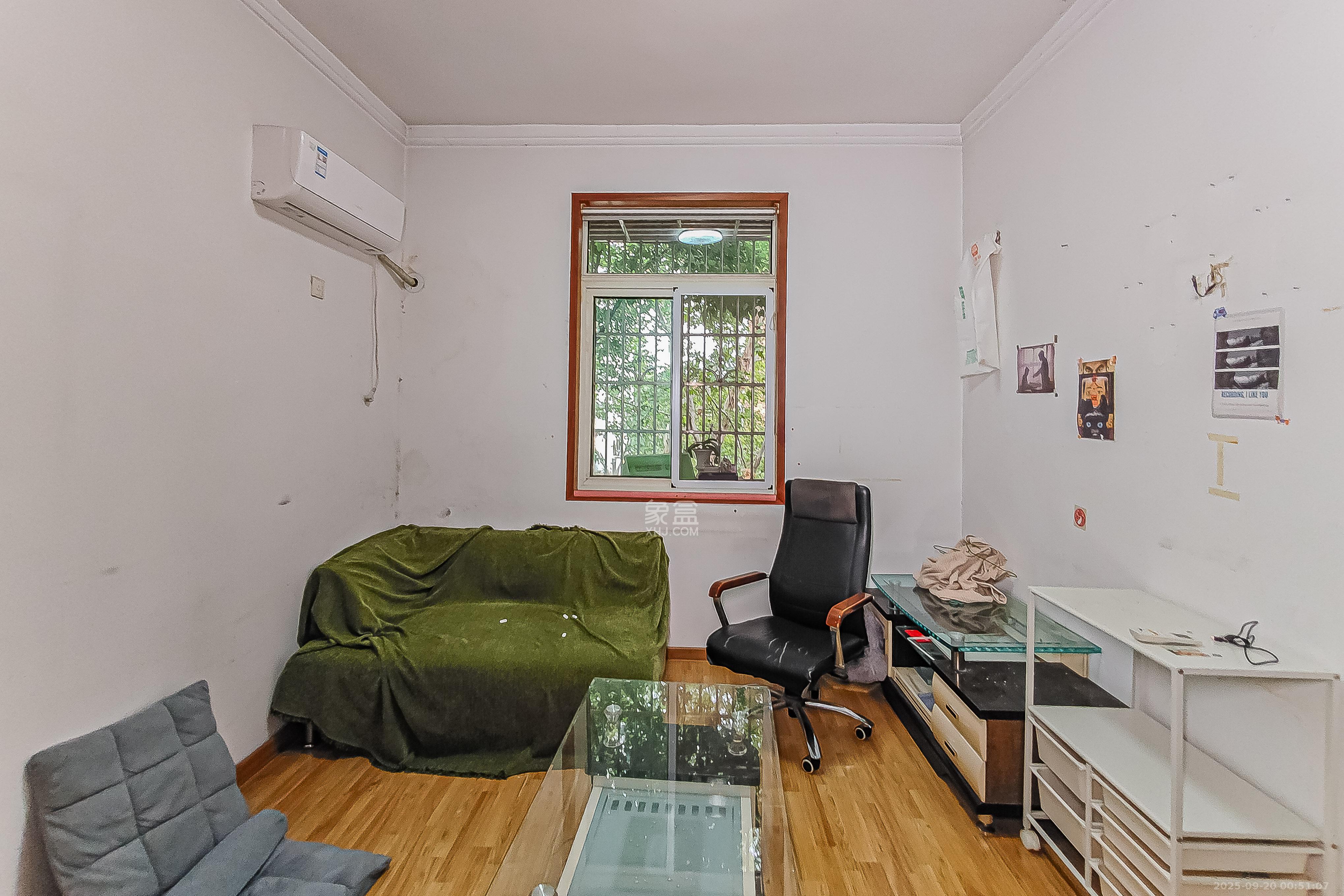 东瓜山二村  1室1厅1卫    28.0万客厅