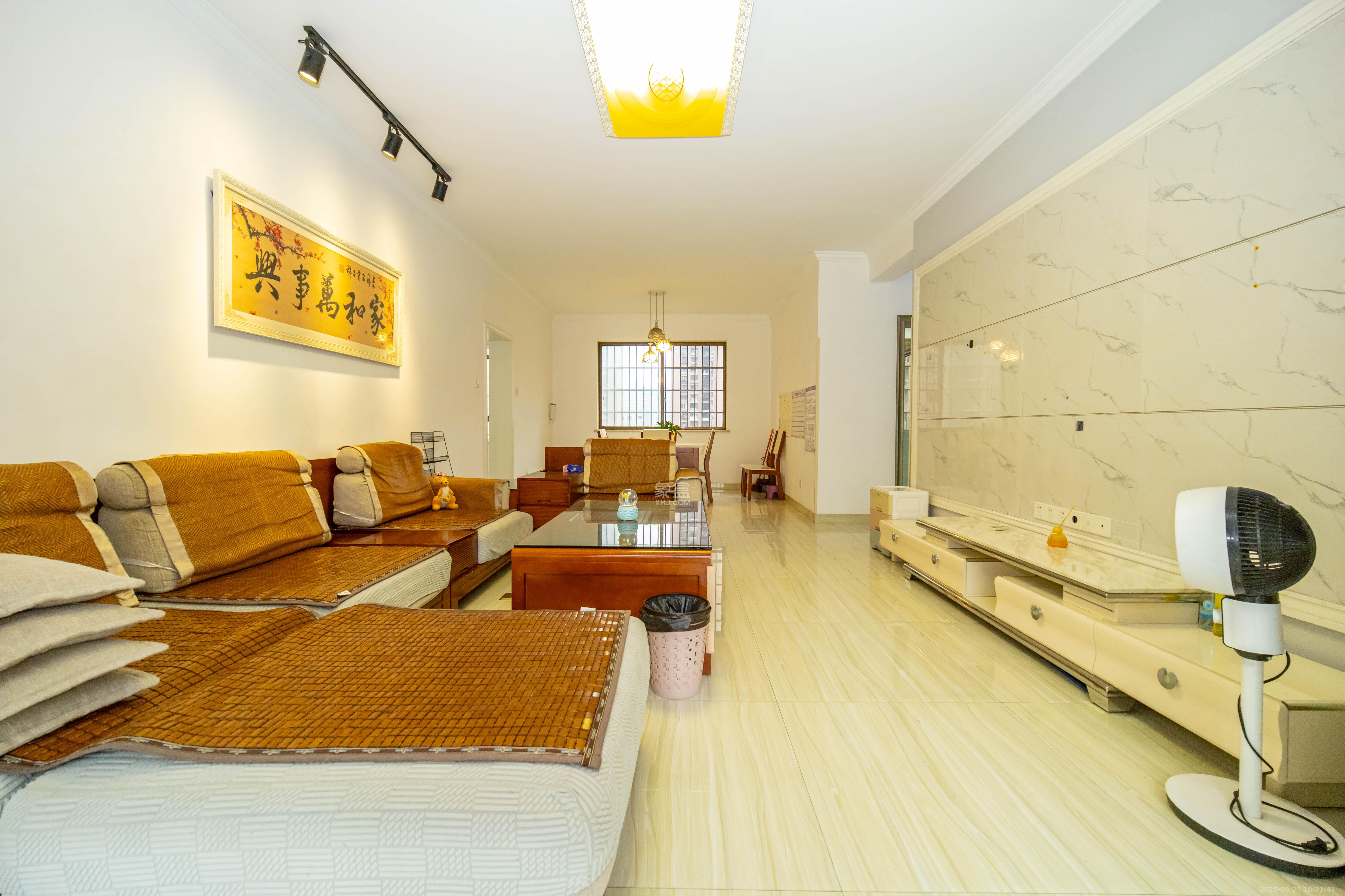 家和院  4室2厅2卫    100.0万 家和院  4室2厅2卫    100.0万客厅