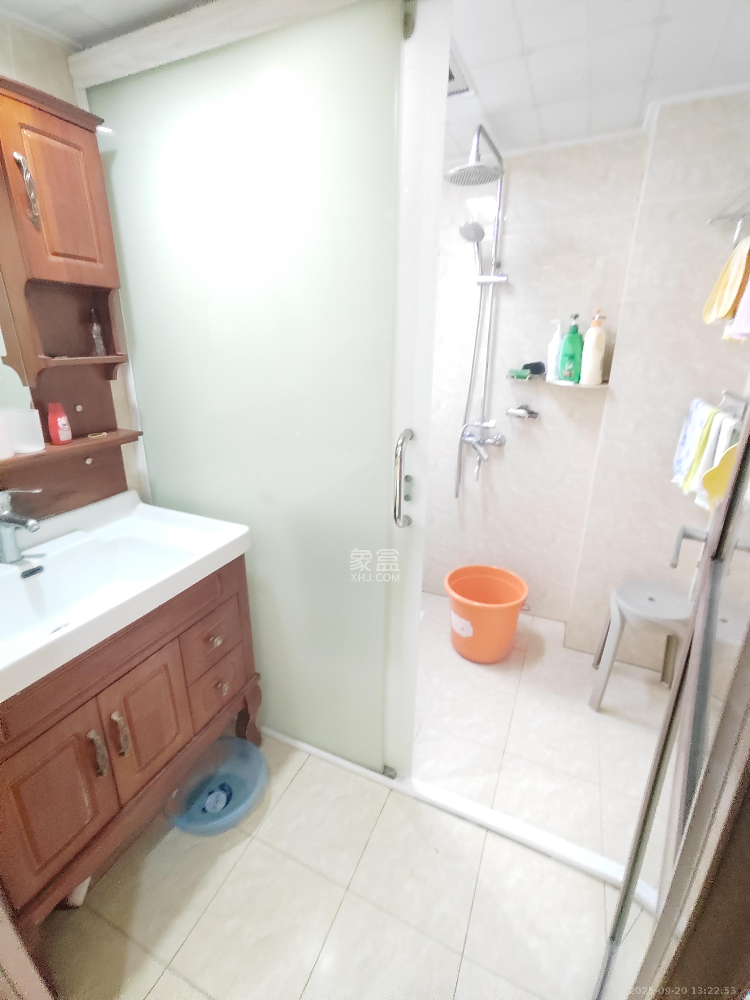 新城国际花都  3室2厅1卫    1700.0元/月室内图