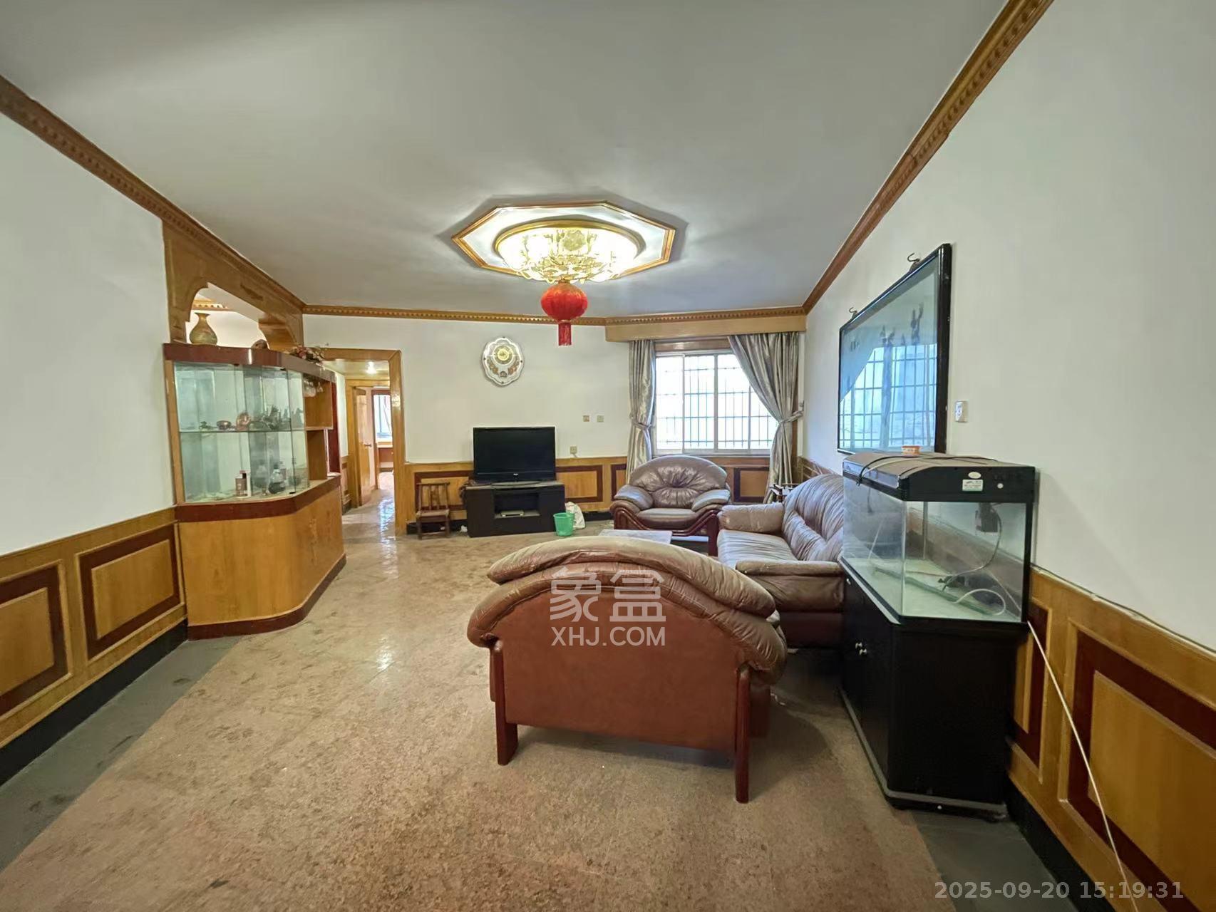 长沙市烟草专卖局单位宿舍 3室2厅2卫 2200.0元/月 长沙市烟草专卖局单位宿舍 3室2厅2卫 2200.0元/月室内图