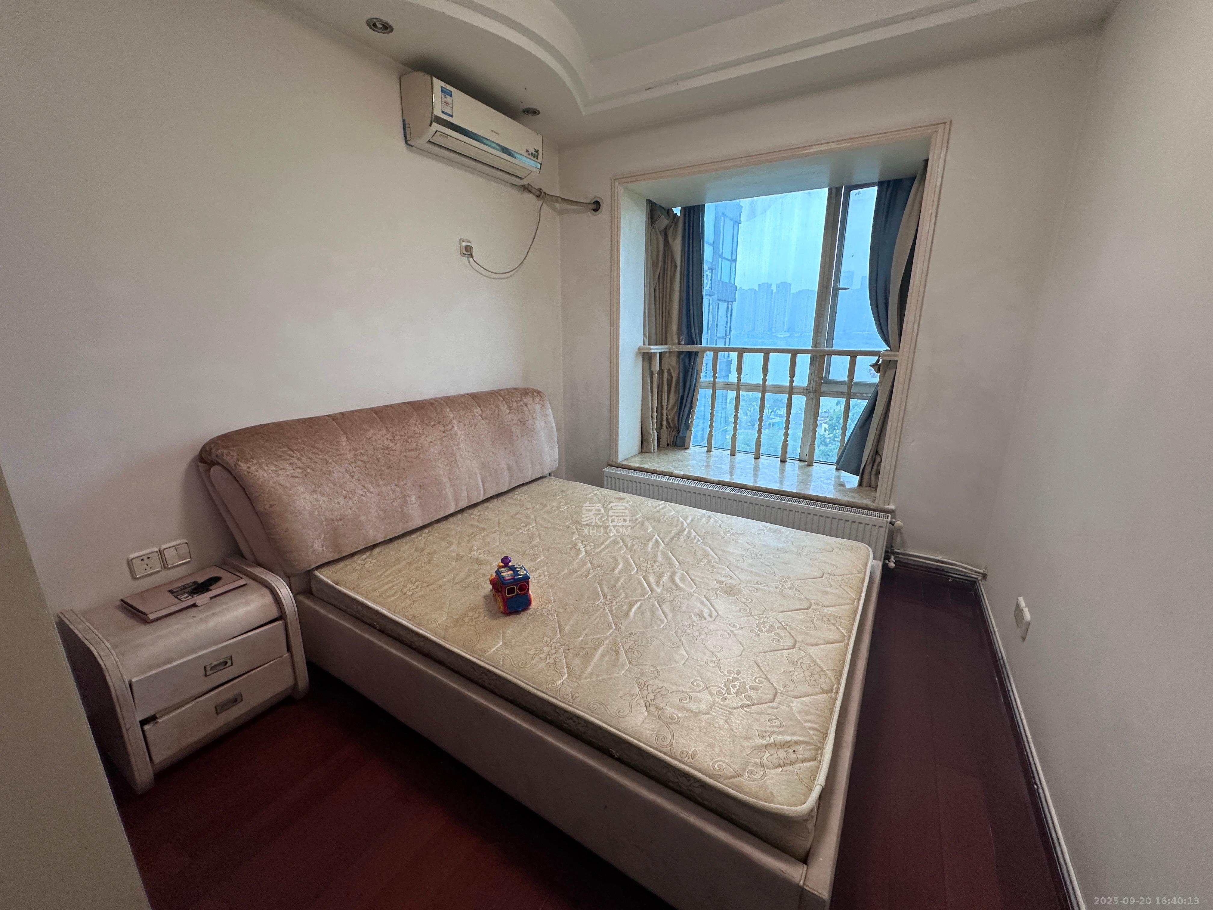 华盛新外滩  4室2厅2卫    5500.0元/月室内图