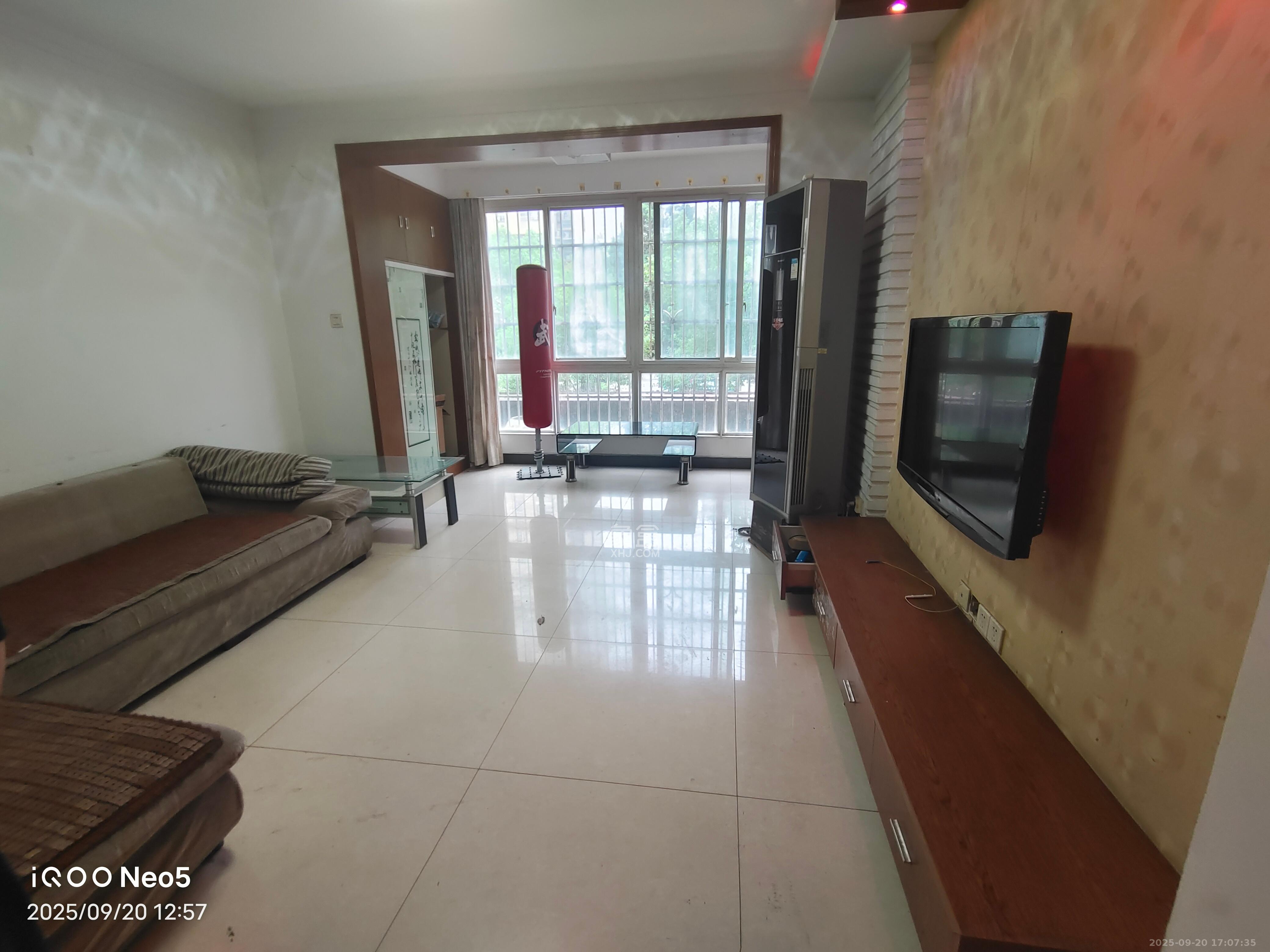 鄱阳小区 1室2厅1卫 1500.0元/月 鄱阳小区 1室2厅1卫 1500.0元/月室内图