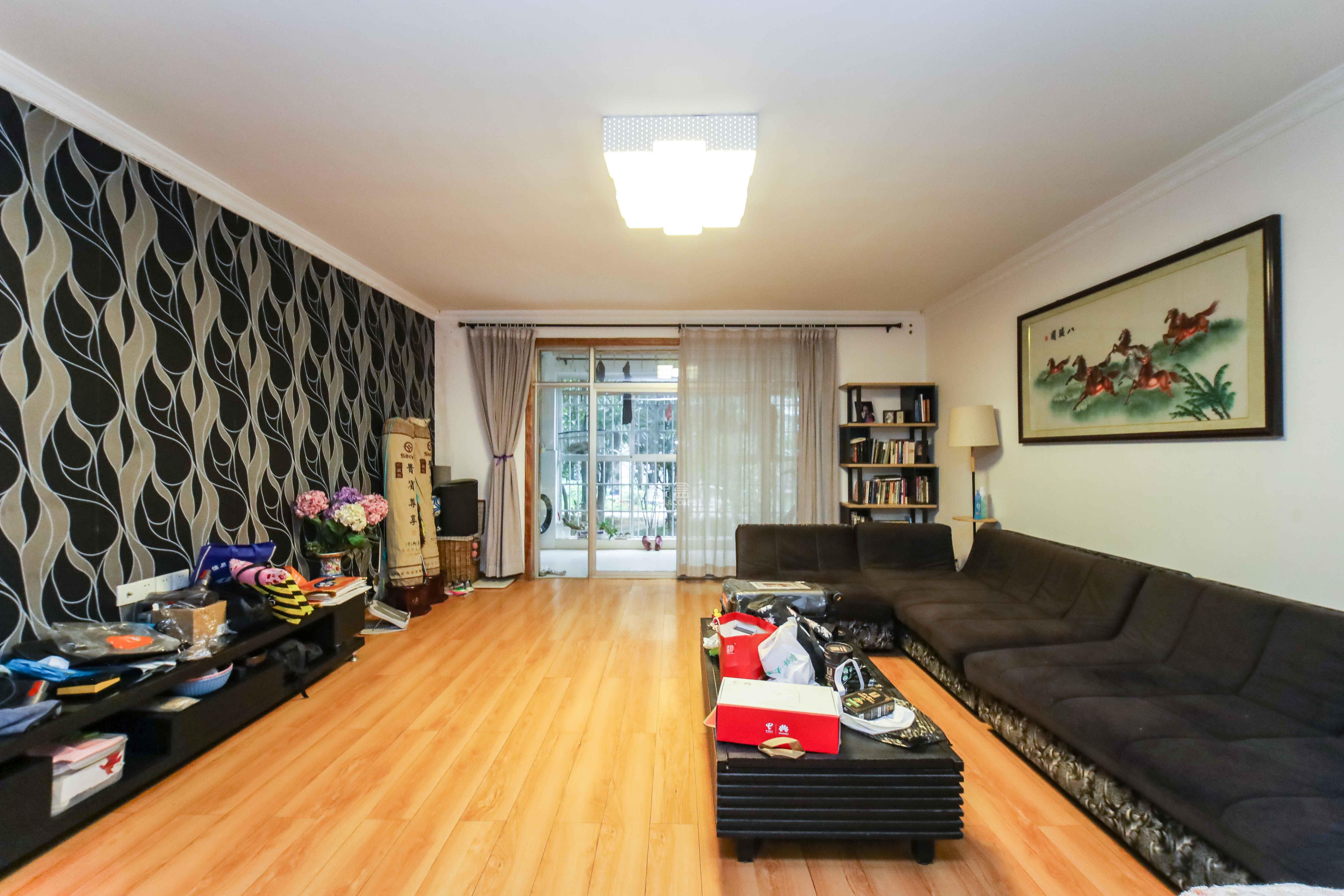 长房东郡  4室2厅2卫    175.0万