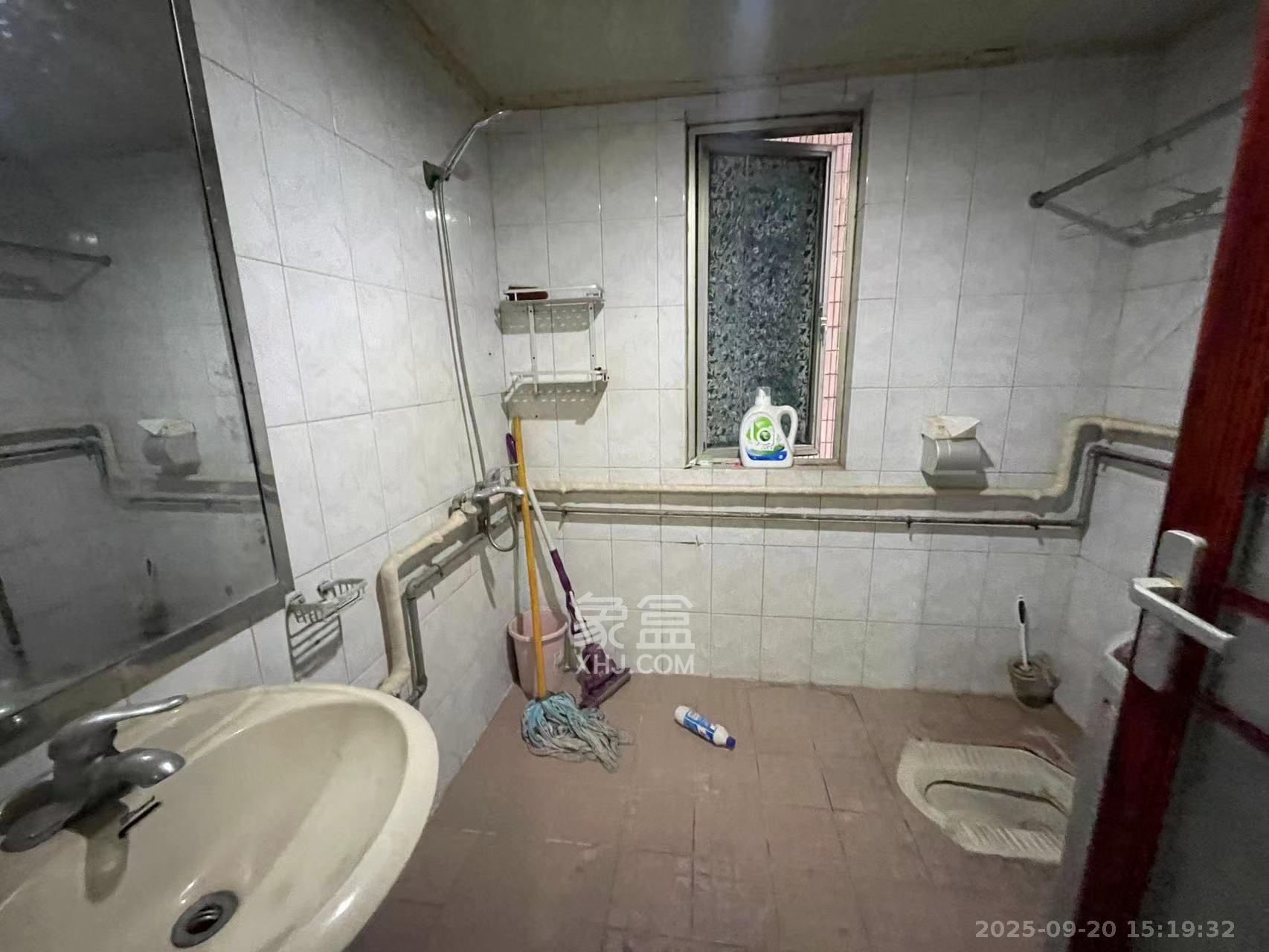 长沙市烟草专卖局单位宿舍 3室2厅2卫 2200.0元/月 长沙市烟草专卖局单位宿舍 3室2厅2卫 2200.0元/月室内图