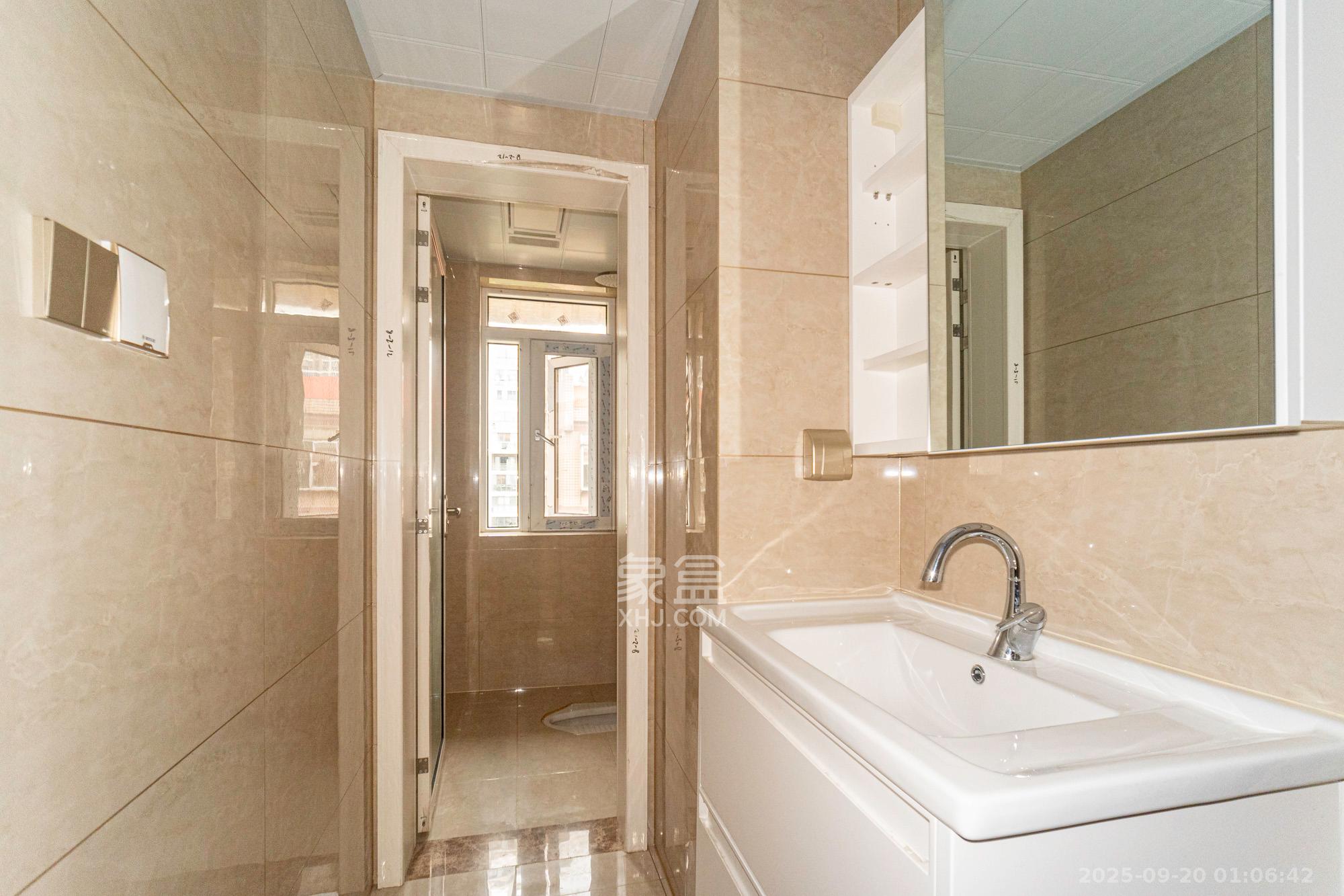 金鹰小区 3室2厅2卫 66.0万 金鹰小区 3室2厅2卫 66.0万卫生间