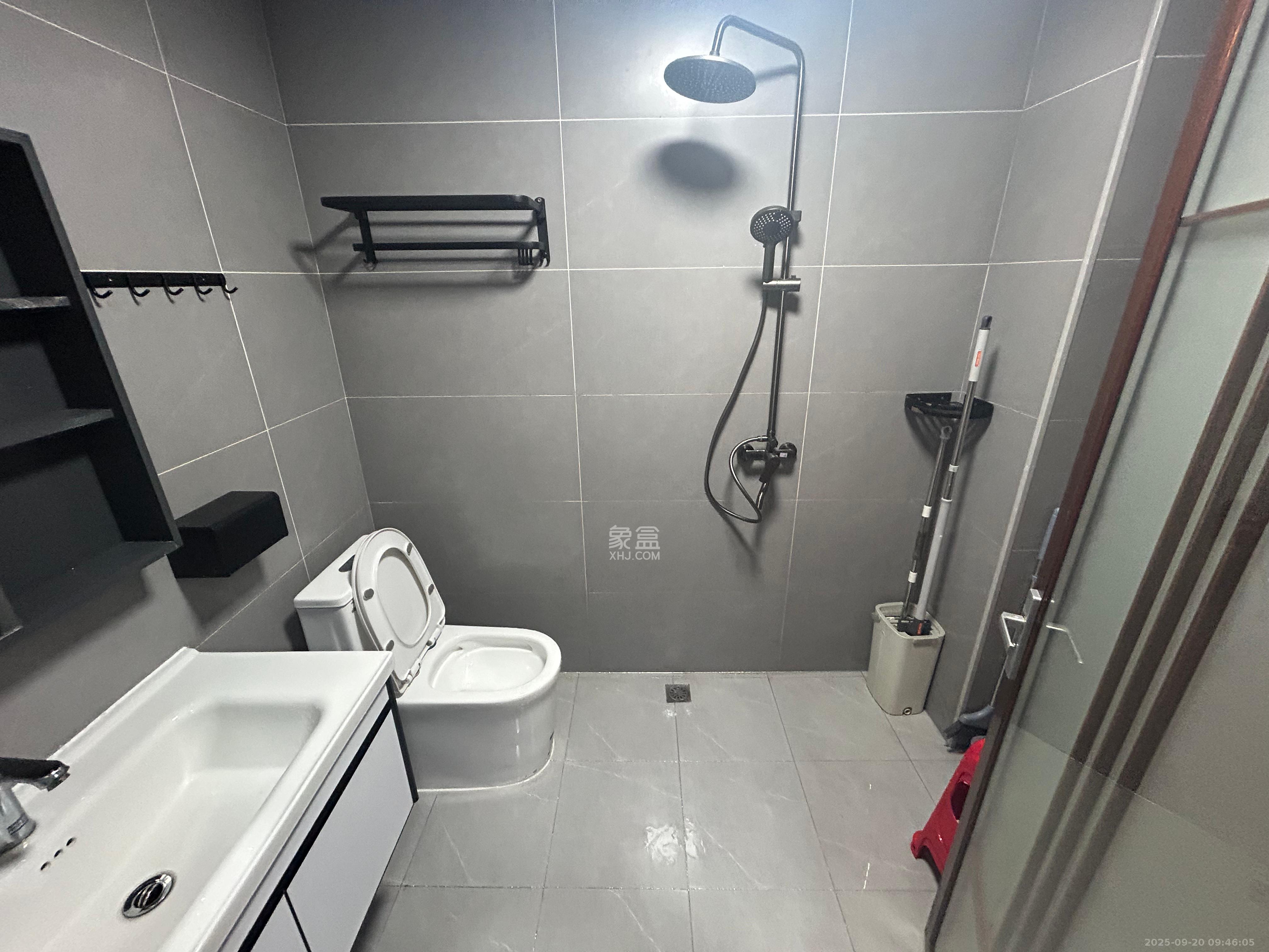 日盛湖湘花苑  1室1厅1卫    1300.0元/月室内图