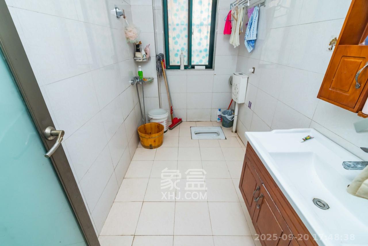 银盘鑫城 3室2厅2卫 1500.0元/月 银盘鑫城 3室2厅2卫 1500.0元/月室内图