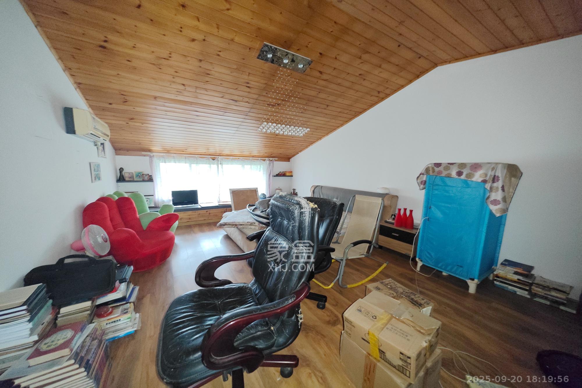 怡景民居  4室2厅2卫    65.0万卧室