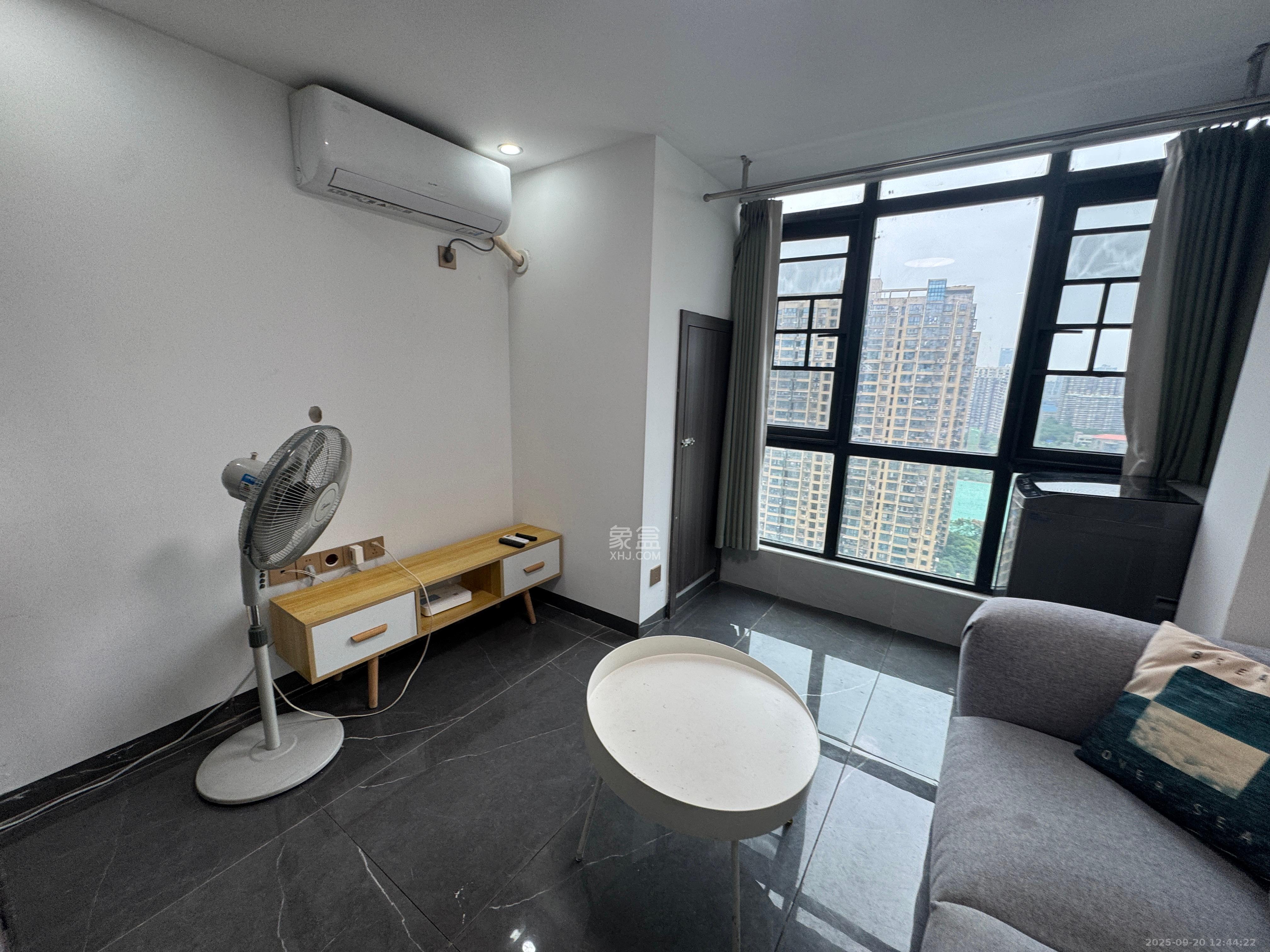 新长海漓湘悦  2室2厅1卫    1800.0元/月