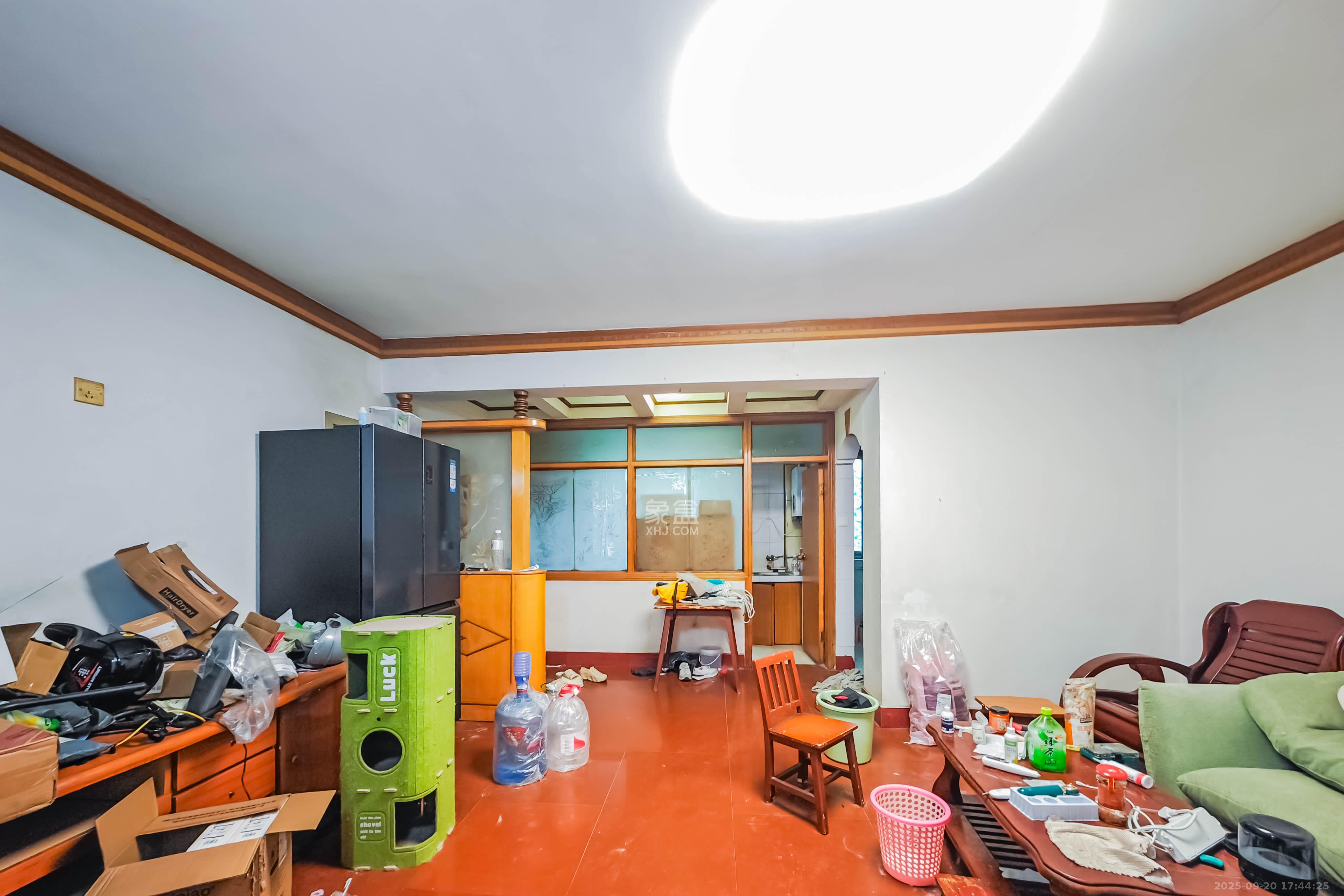 长冶小区(玉竹家园) 2室2厅1卫 30.0万 长冶小区(玉竹家园) 2室2厅1卫 30.0万客厅