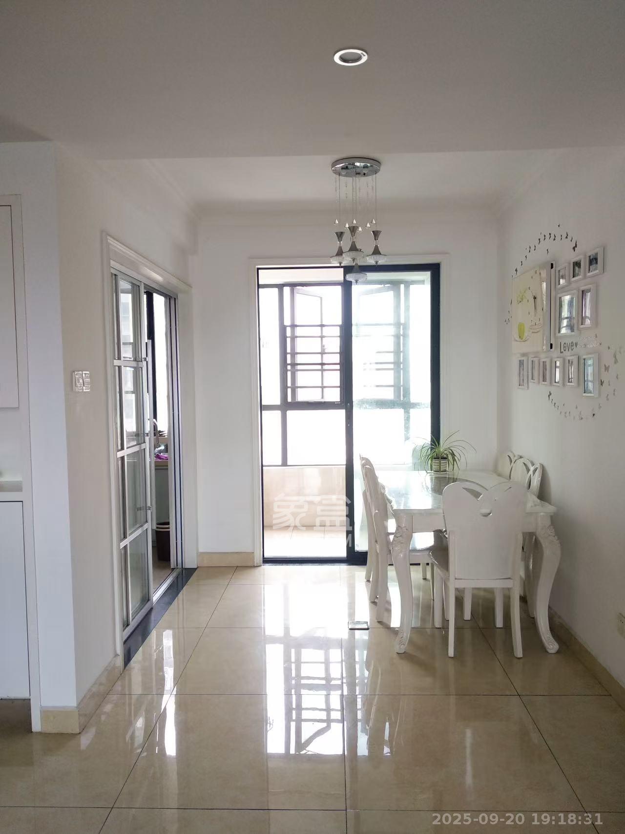 中国铁建梅溪青秀一期  3室2厅1卫    2200.0元/月室内图