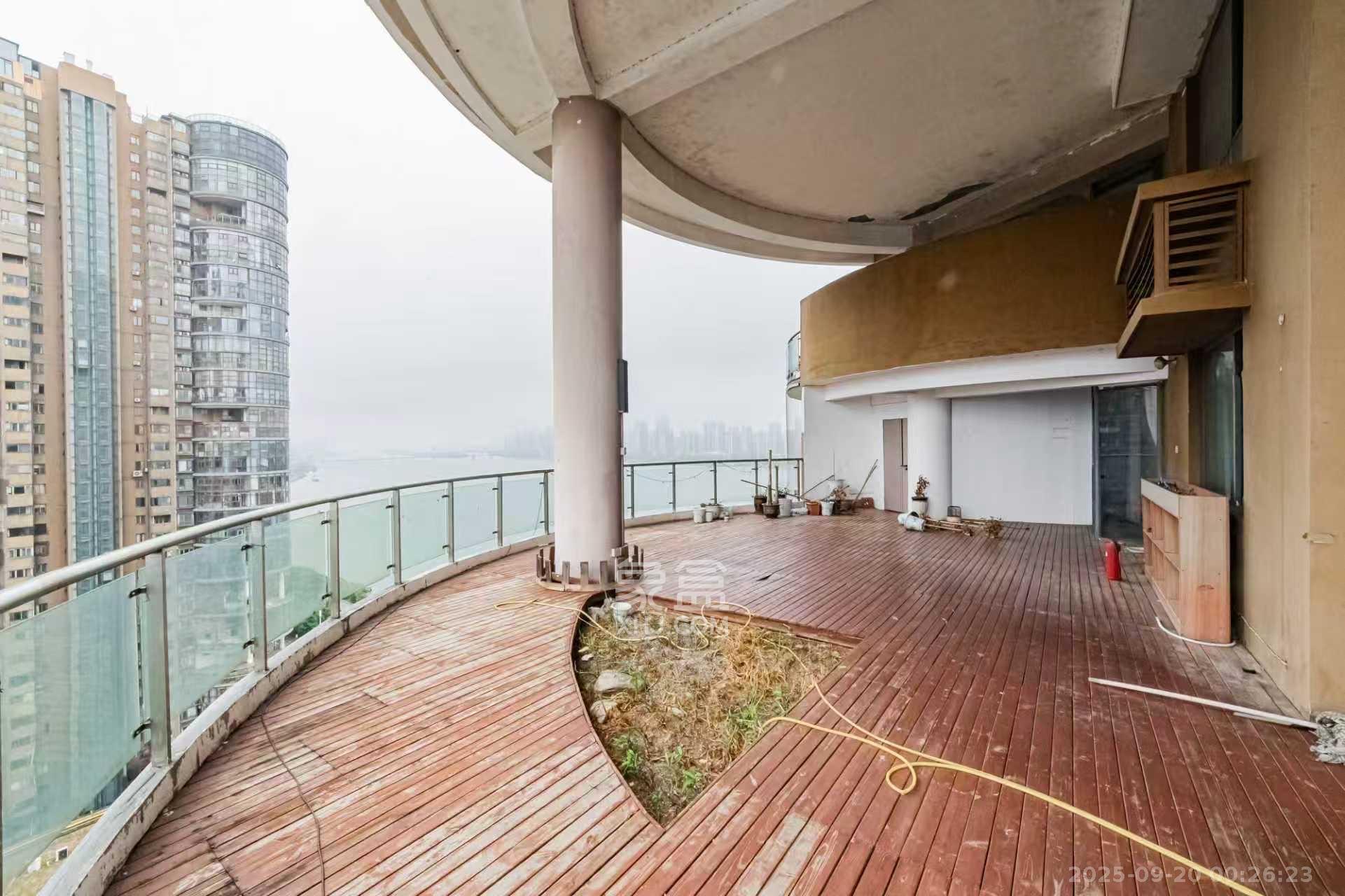 湘江世纪城富湾国际  4室2厅1卫    8000.0元/月