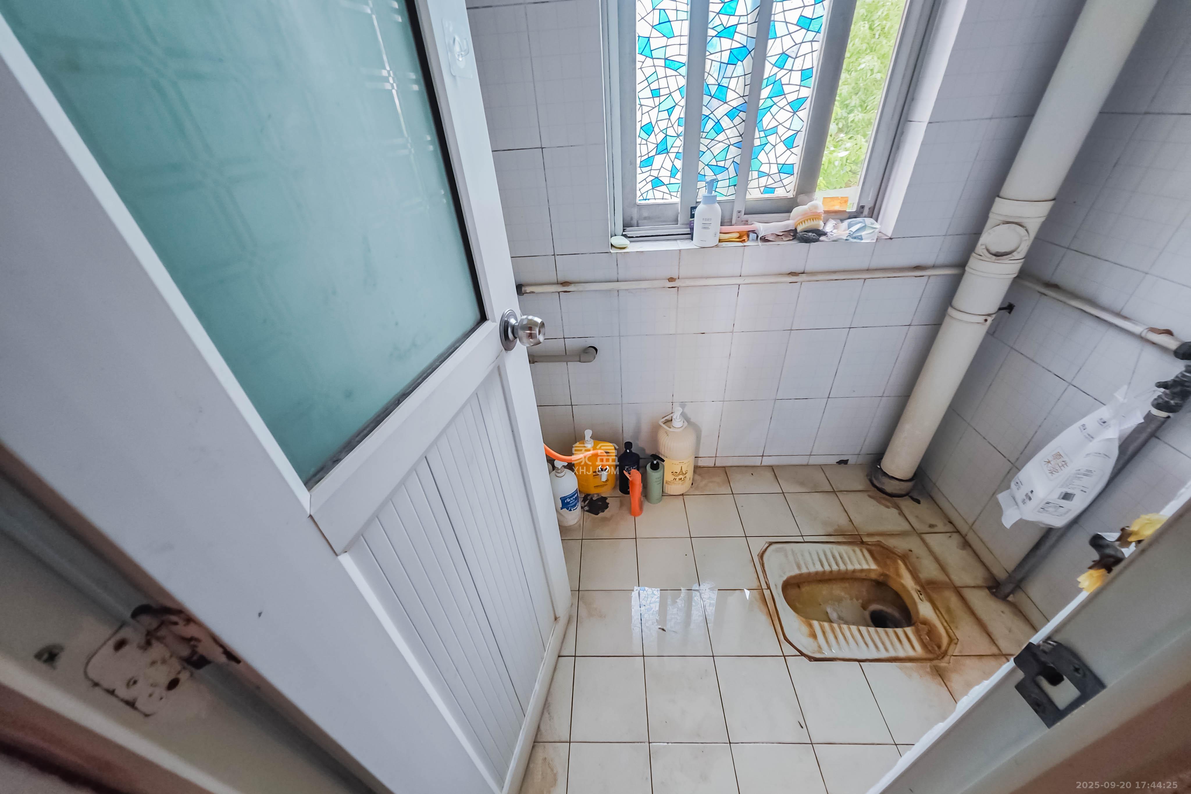 长冶小区(玉竹家园) 2室2厅1卫 30.0万 长冶小区(玉竹家园) 2室2厅1卫 30.0万卫生间