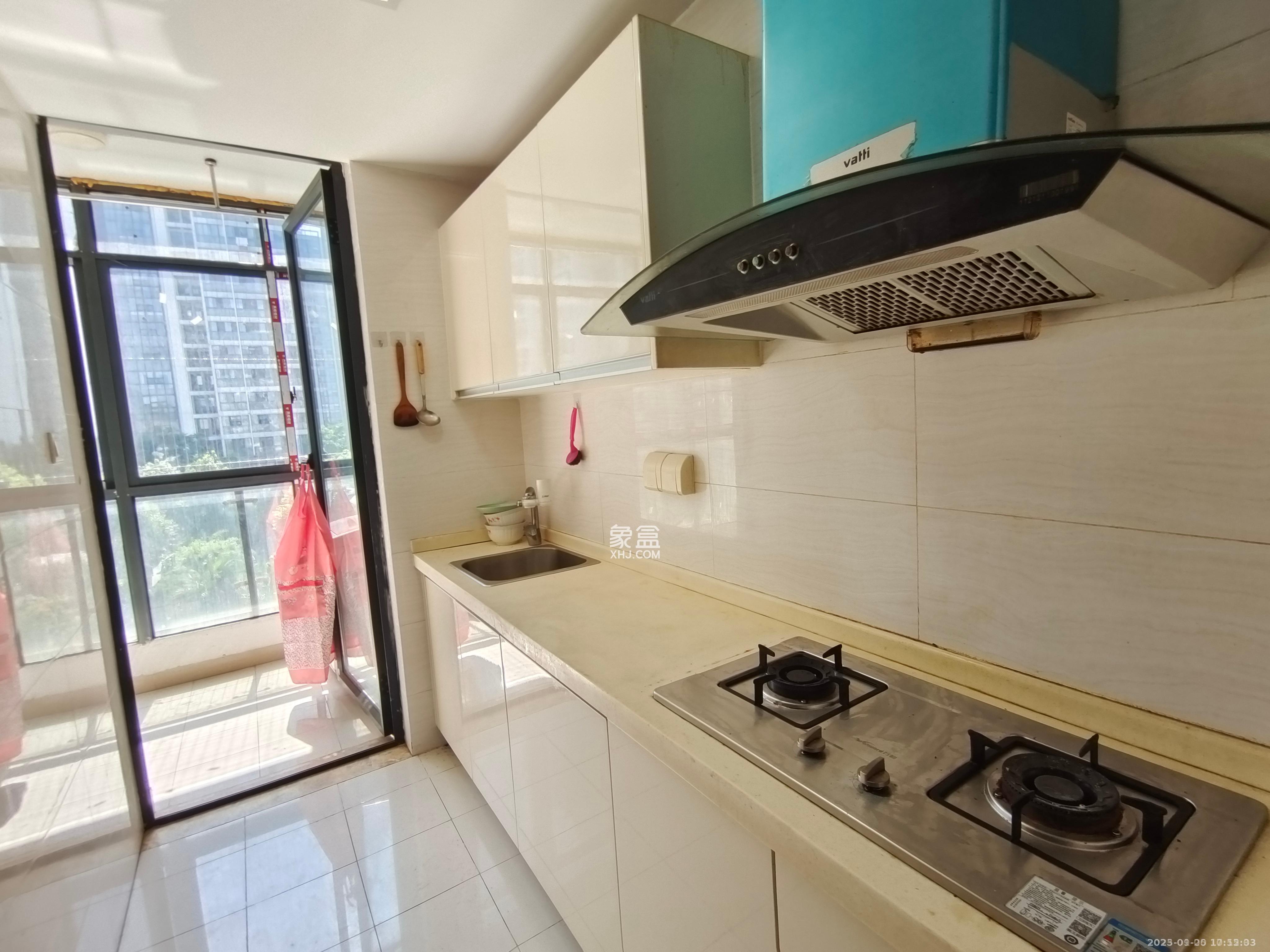 阳光100三期 3室2厅2卫 2100.0元/月 阳光100三期 3室2厅2卫 2100.0元/月室内图