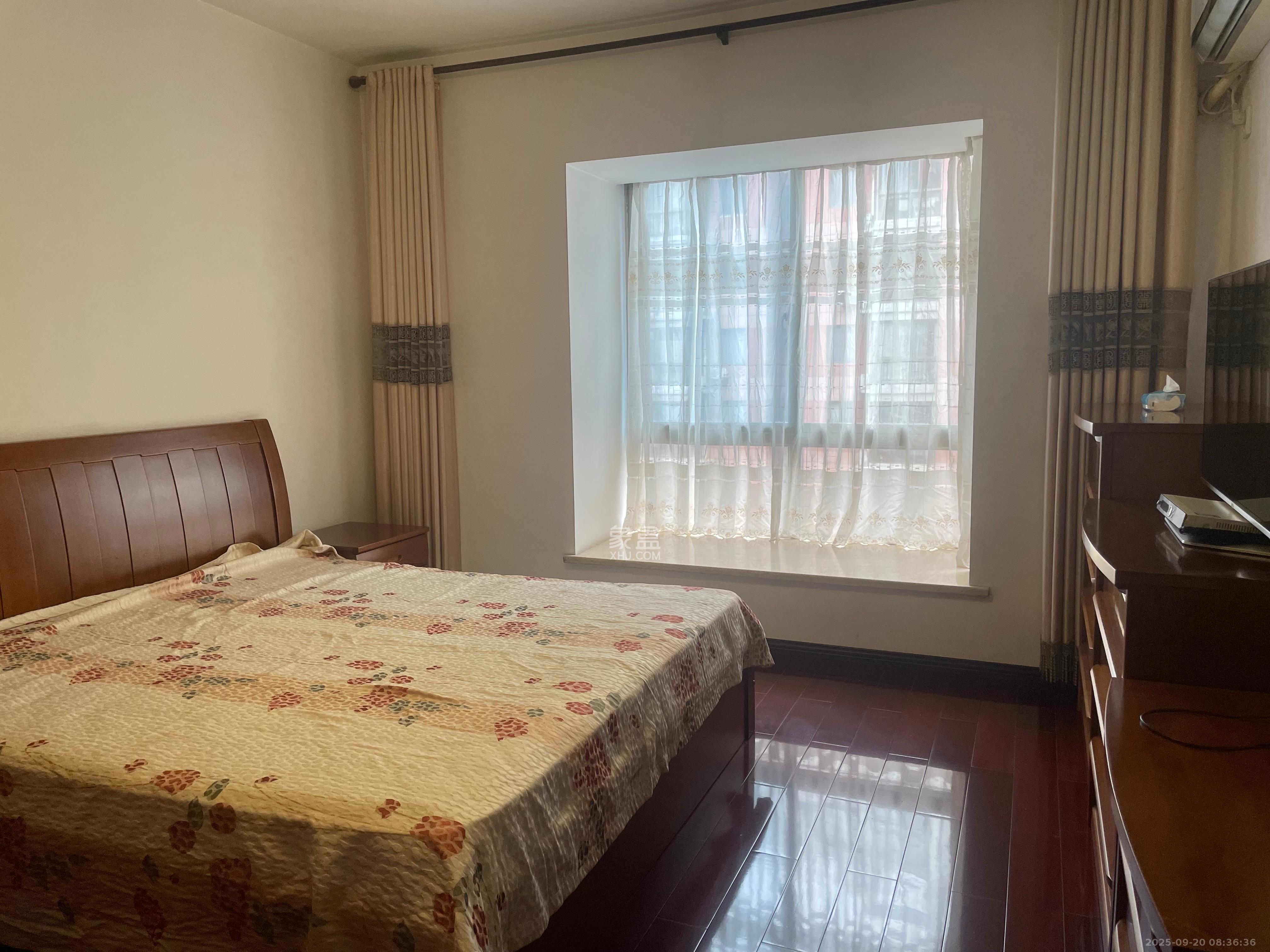 中天枫景园  3室2厅2卫    5800.0元/月室内图