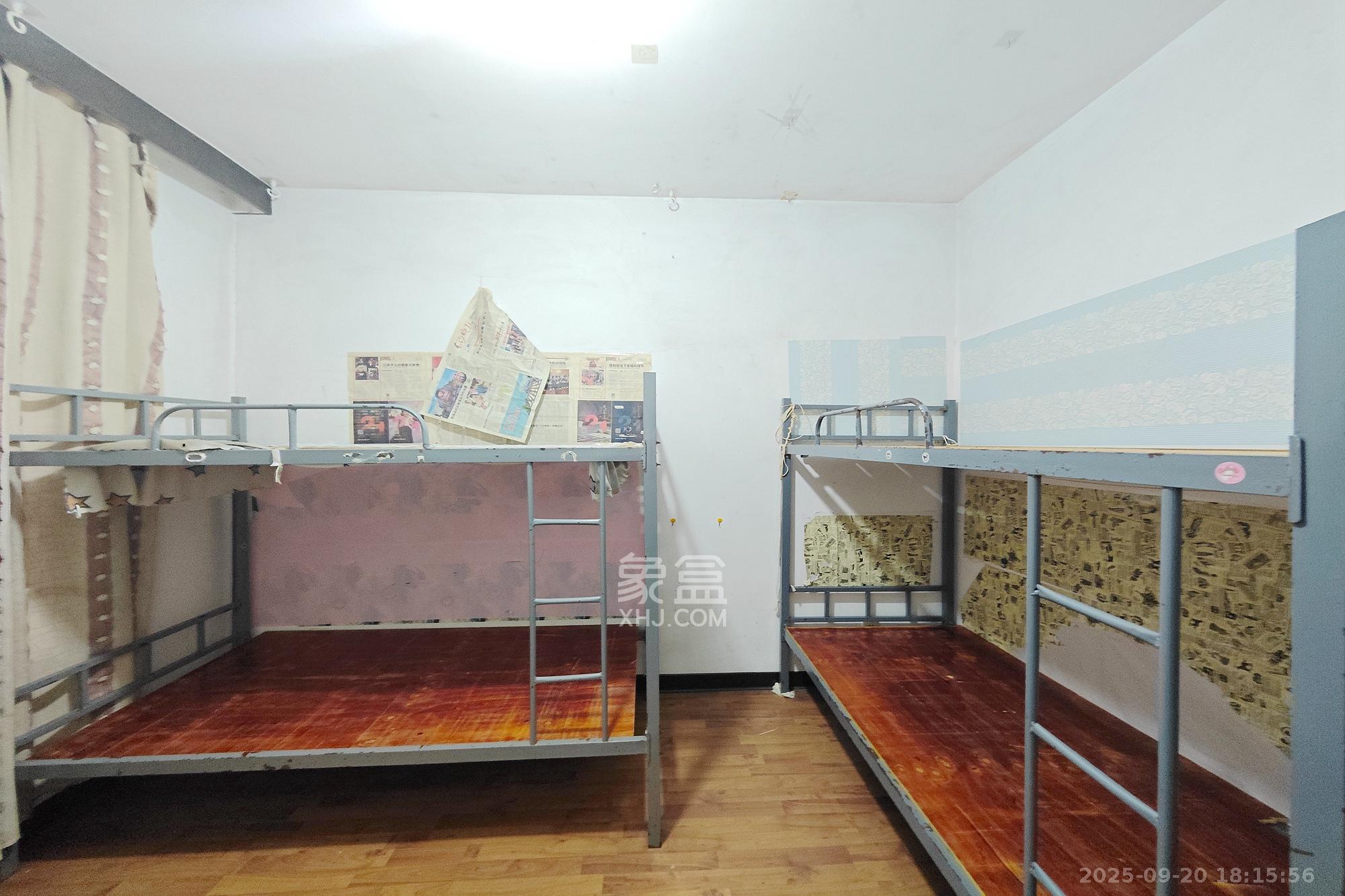 长鑫美树园 3室2厅2卫 80.0万 长鑫美树园 3室2厅2卫 80.0万卧室