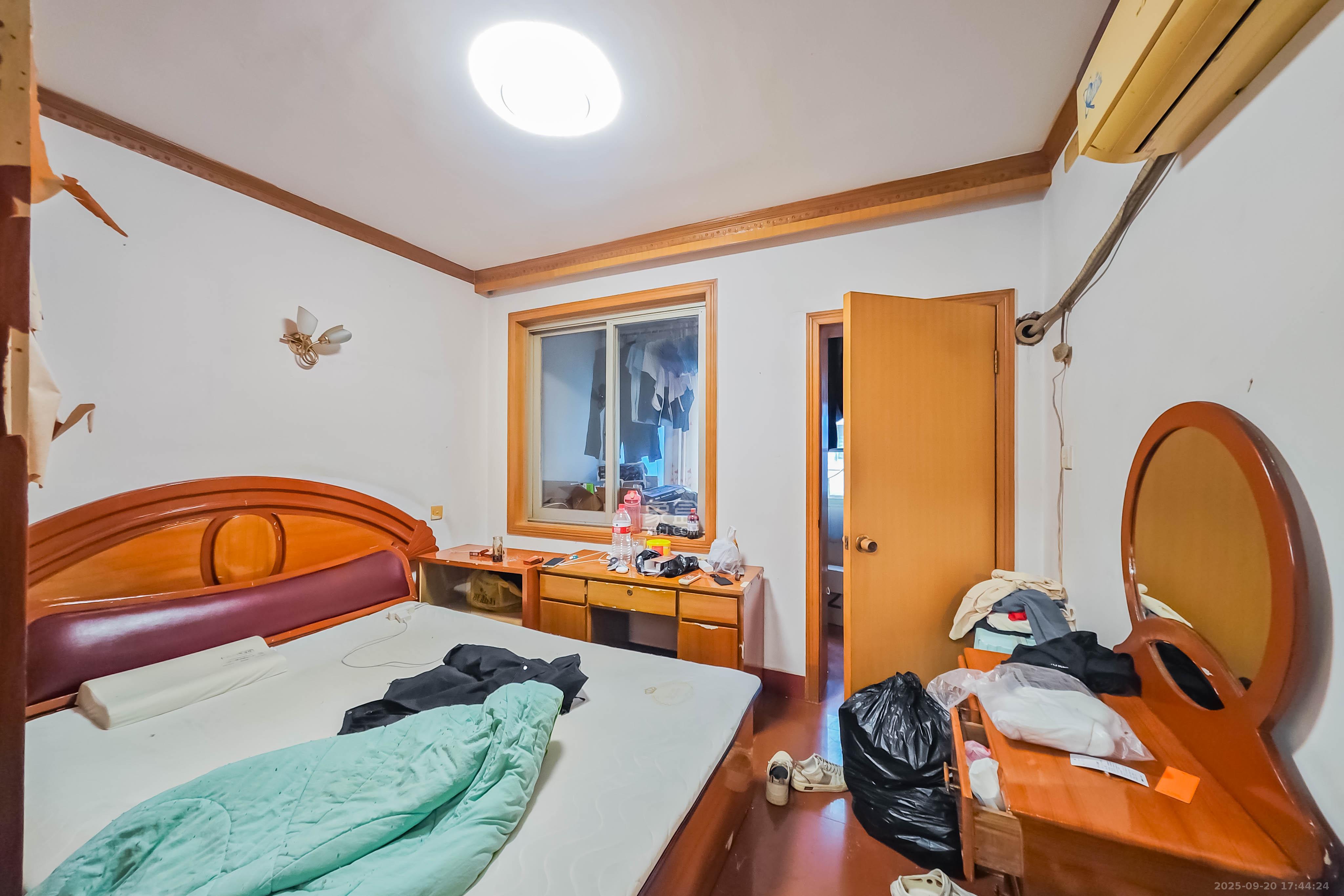 长冶小区(玉竹家园) 2室2厅1卫 30.0万 长冶小区(玉竹家园) 2室2厅1卫 30.0万卧室