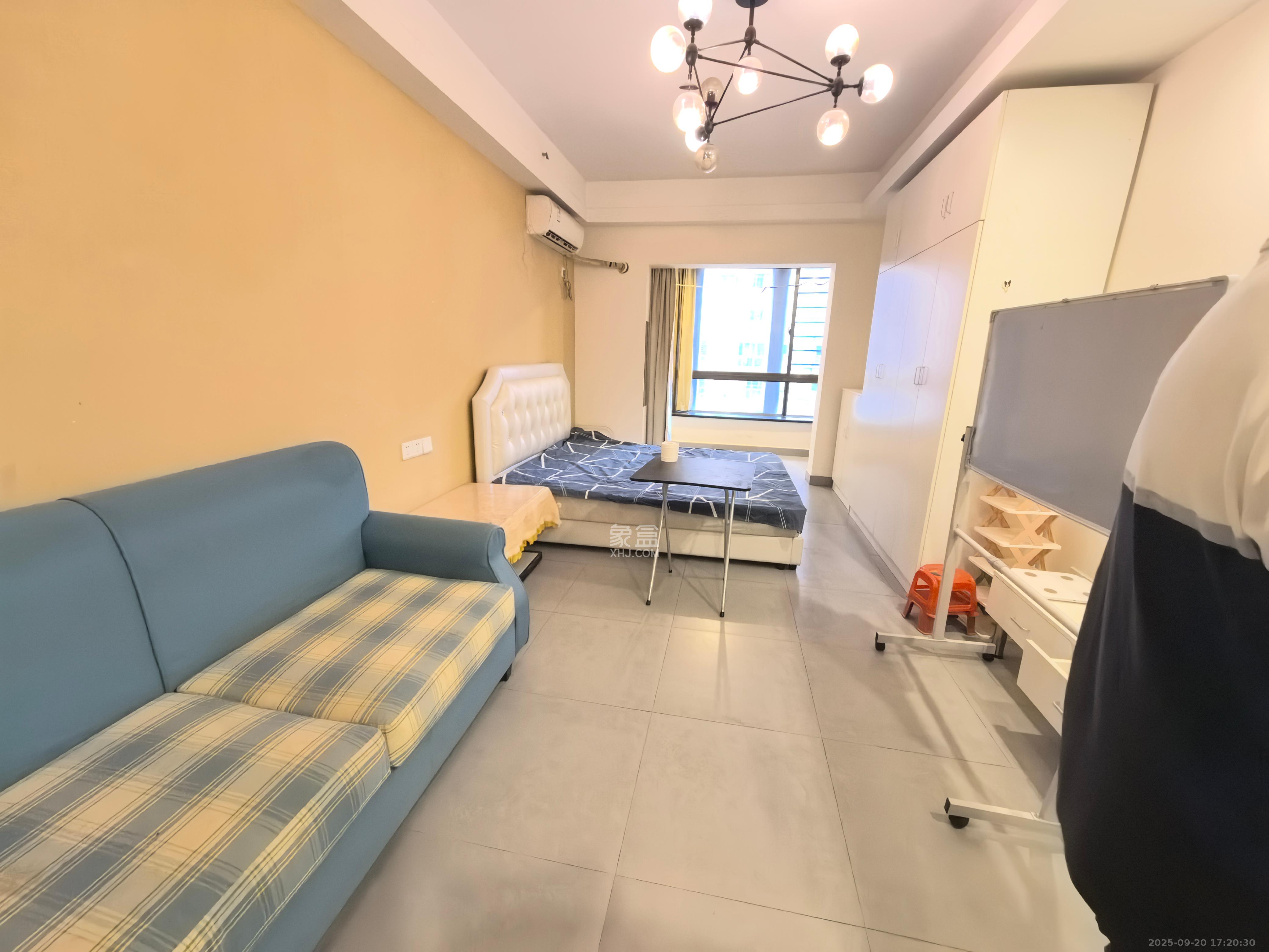 润沁园(润沁公馆)  1室1厅1卫    1600.0元/月 润沁园(润沁公馆)  1室1厅1卫    1600.0元/月