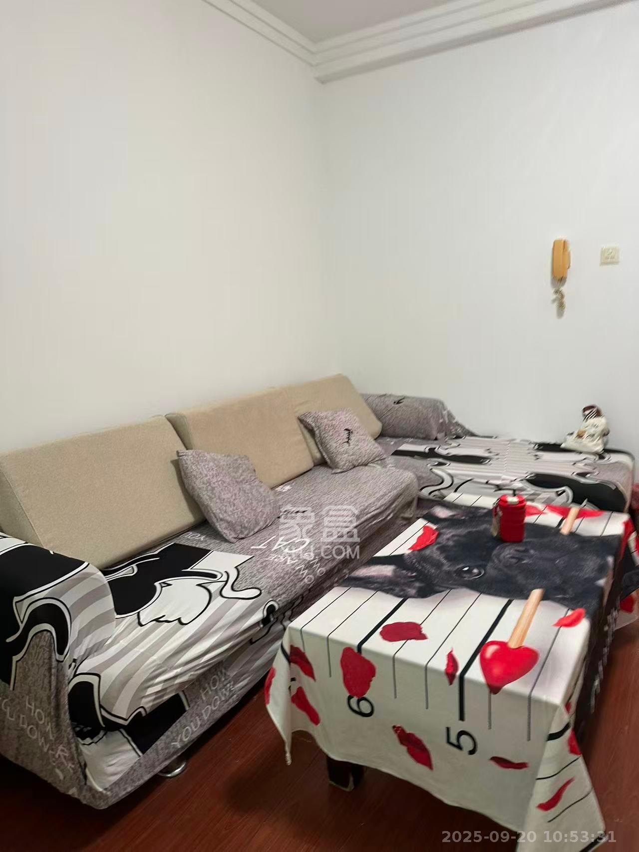 时代先锋 1室1厅1卫 1300.0元/月 时代先锋 1室1厅1卫 1300.0元/月室内图