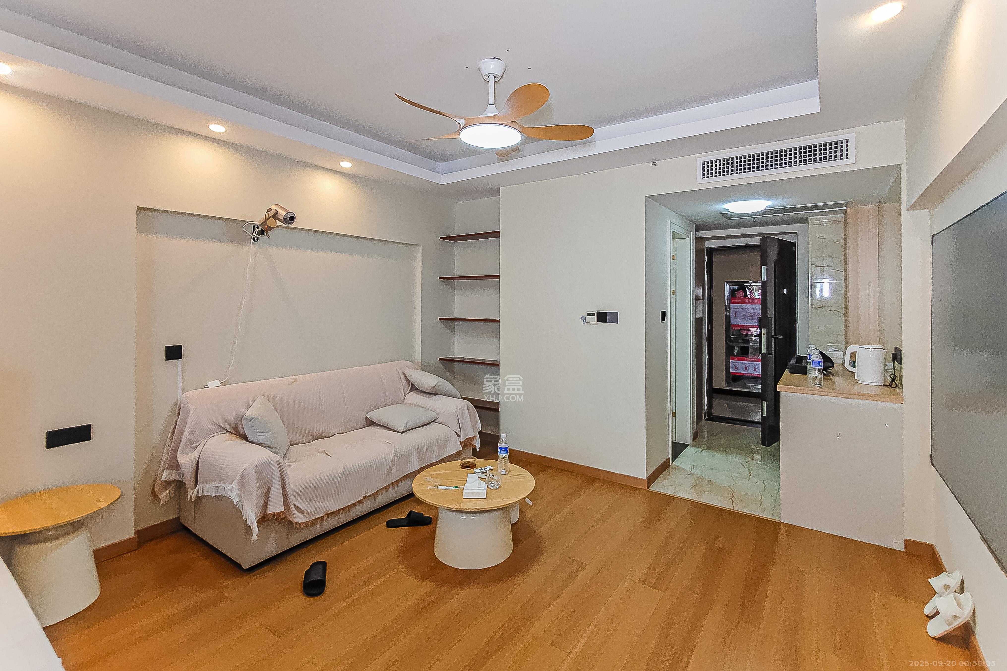 保利国际广场 1室1厅1卫 35.6万 保利国际广场 1室1厅1卫 35.6万客厅