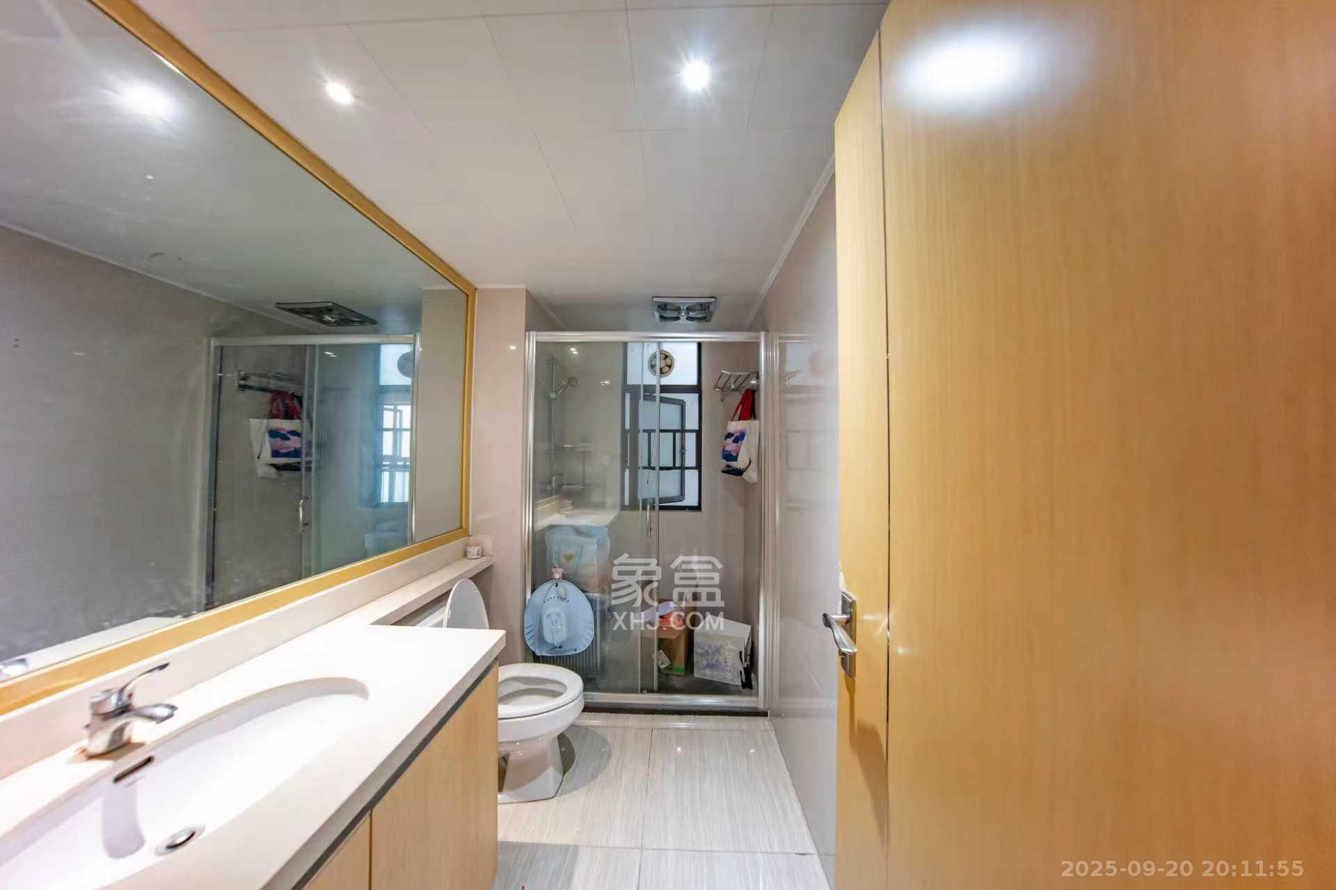 中海国际三期 3室2厅2卫 2200.0元/月 中海国际三期 3室2厅2卫 2200.0元/月室内图