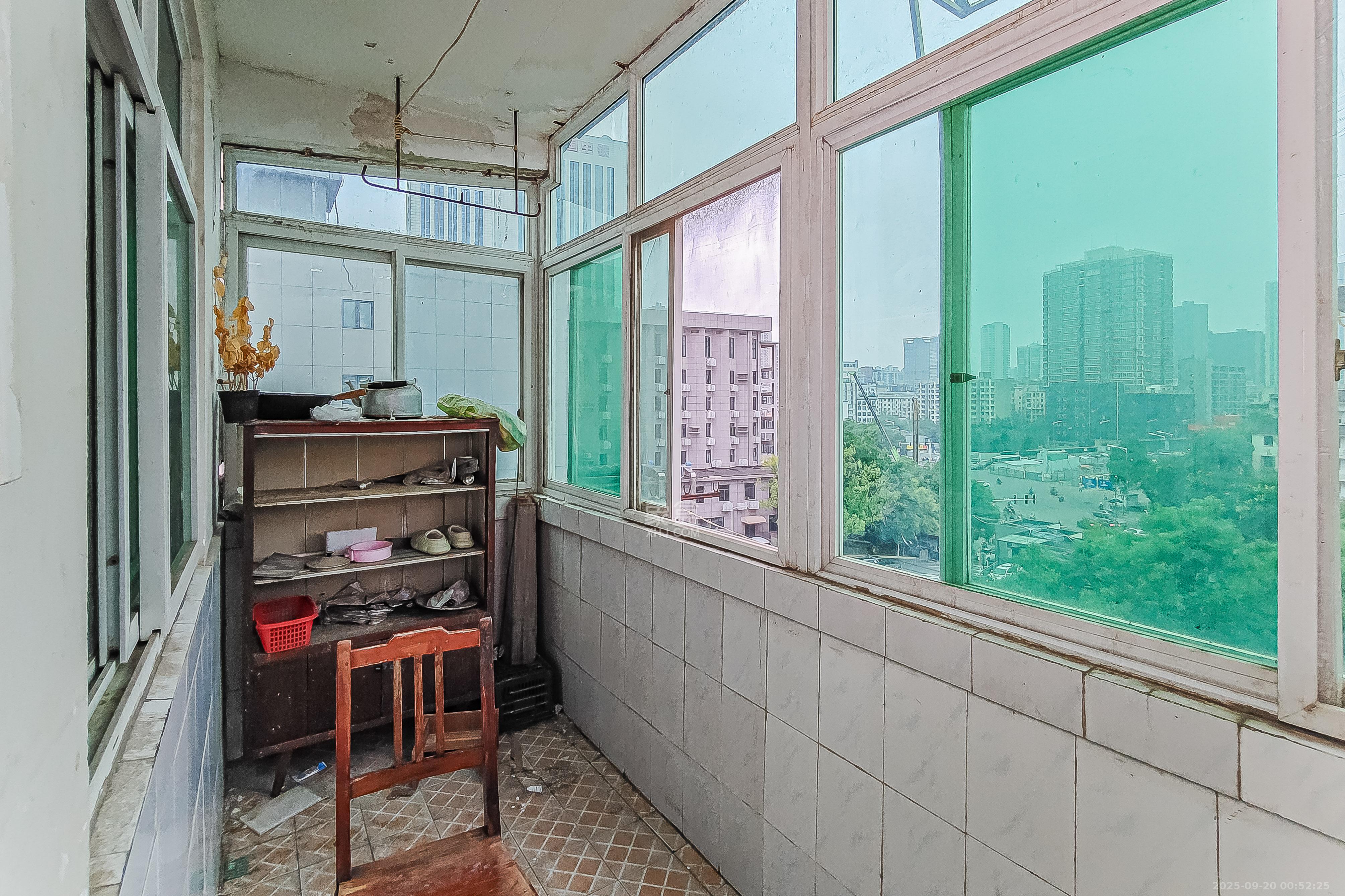 长岭水电八局宿舍 3室1厅1卫 38.0万 长岭水电八局宿舍 3室1厅1卫 38.0万阳台