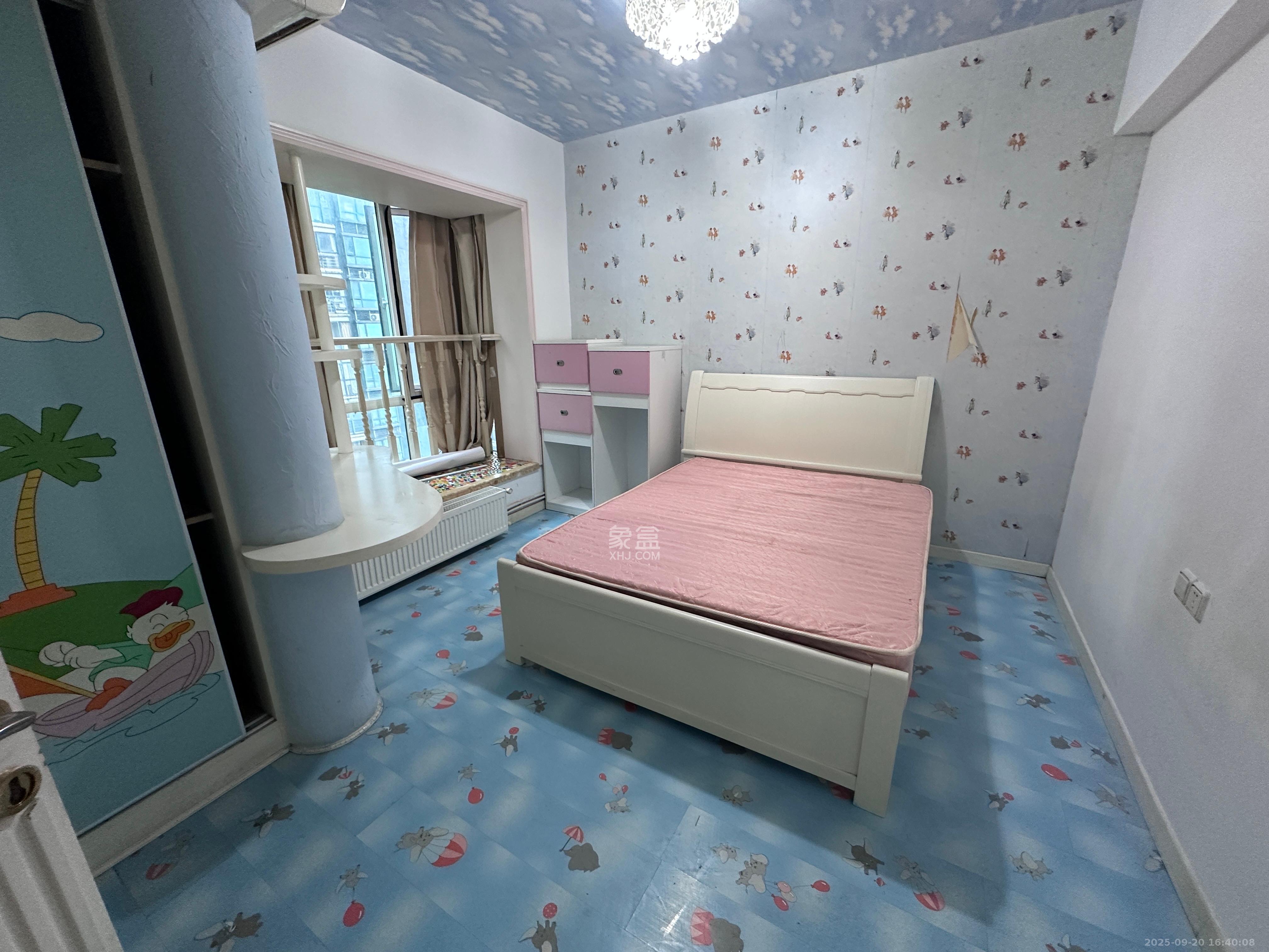 华盛新外滩  4室2厅2卫    5500.0元/月室内图