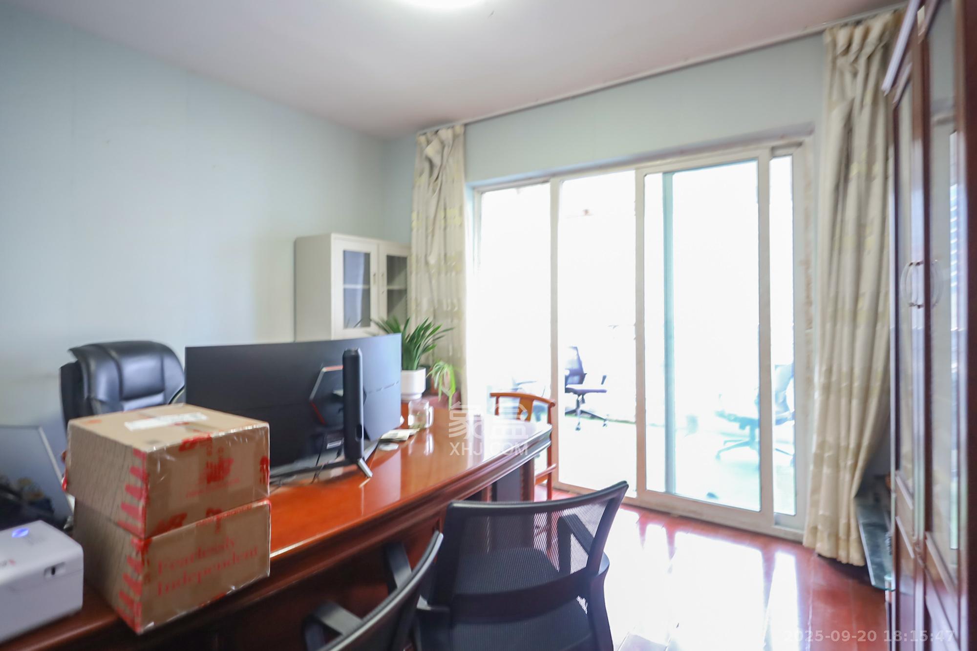 星蓝湾 4室2厅2卫 110.0万 星蓝湾 4室2厅2卫 110.0万卧室