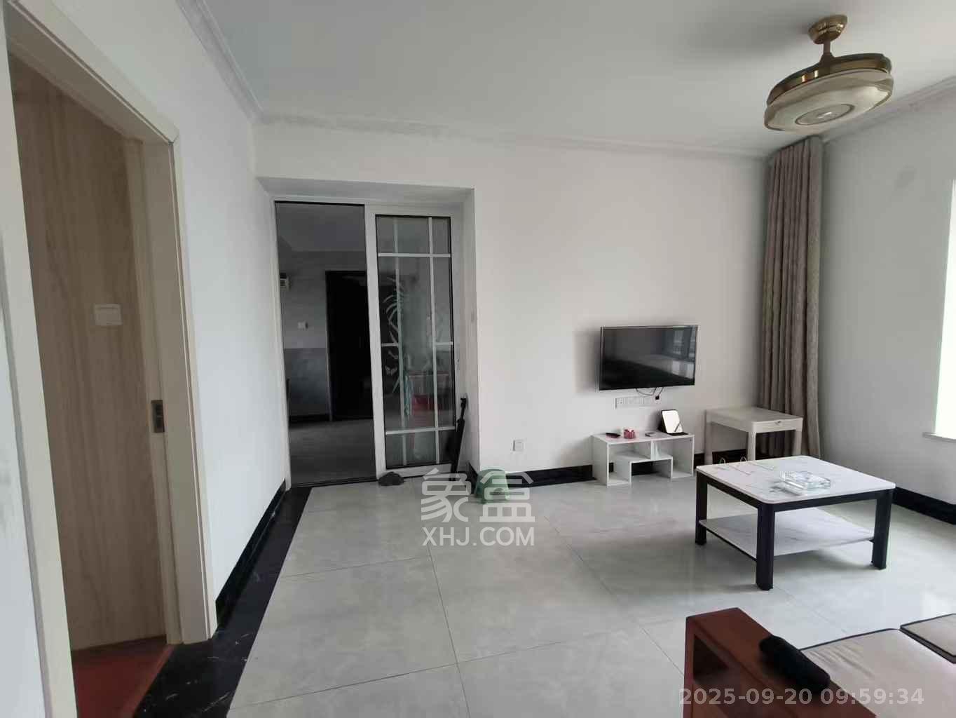 荣盛花语城 3室2厅1卫 1800.0元/月 荣盛花语城 3室2厅1卫 1800.0元/月室内图