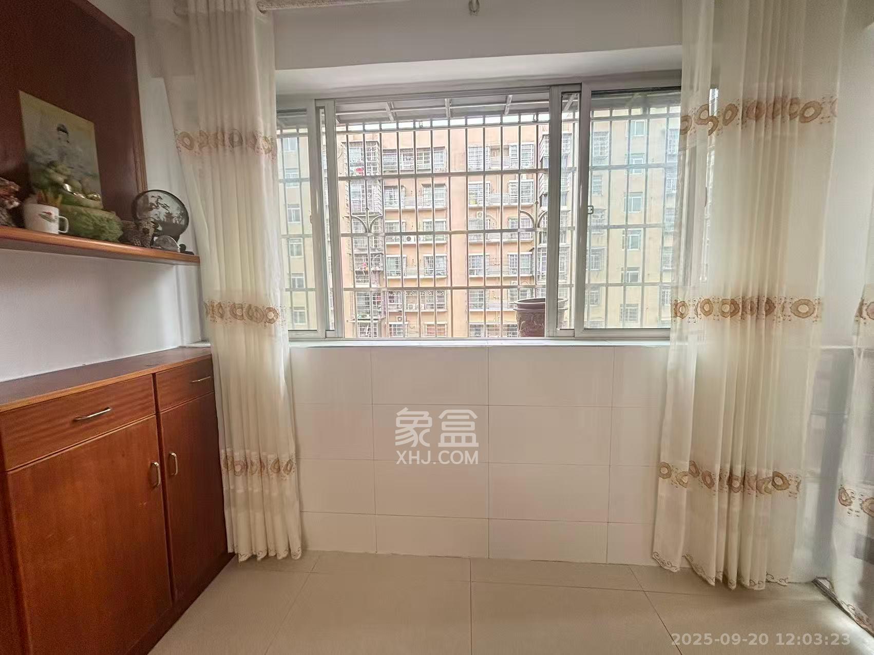 中海珑悦府  1室1厅1卫    1200.0元/月室内图