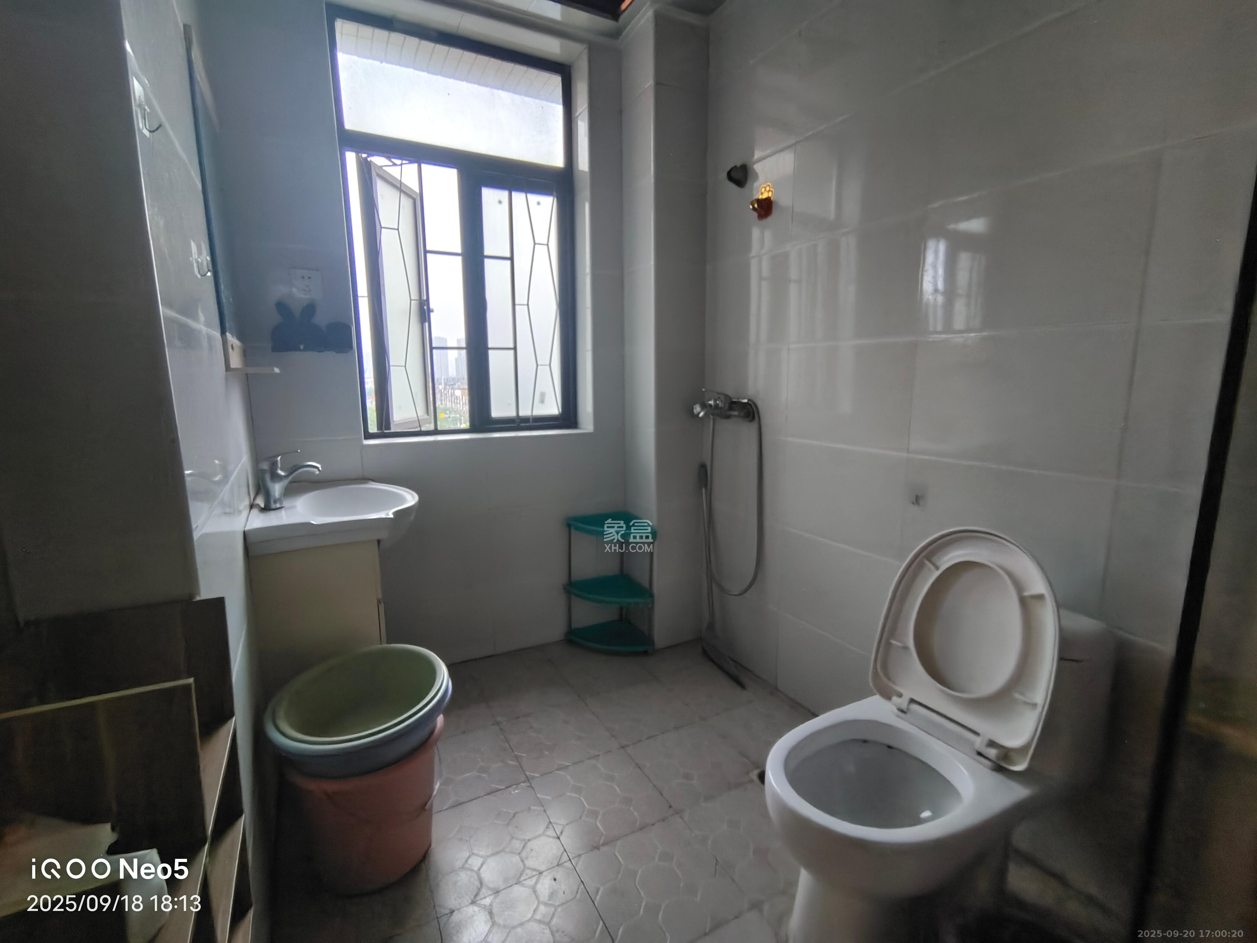 七里香榭  3室2厅1卫    1700.0元/月室内图