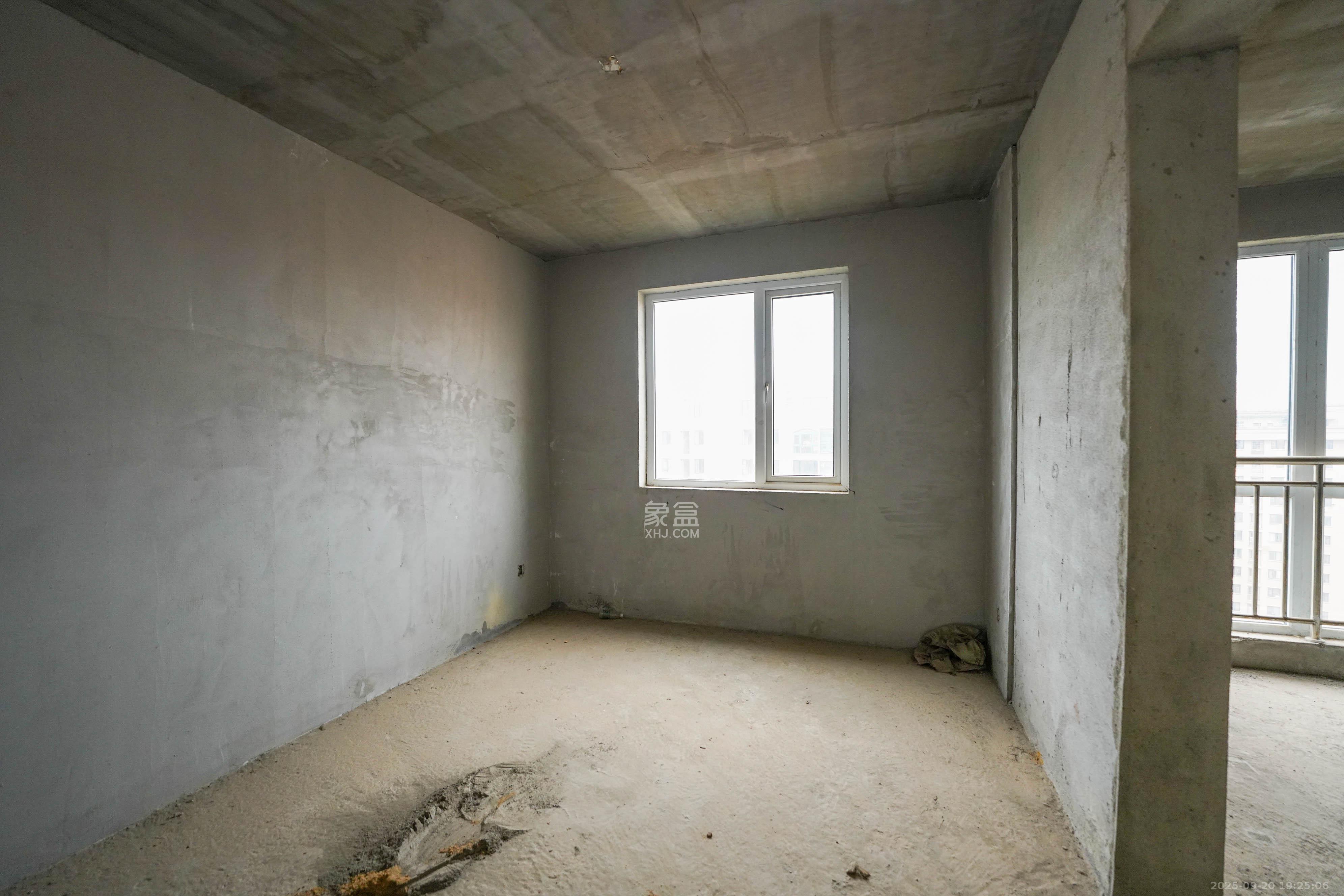 丽发新城 4室2厅2卫 130.0万 丽发新城 4室2厅2卫 130.0万卧室