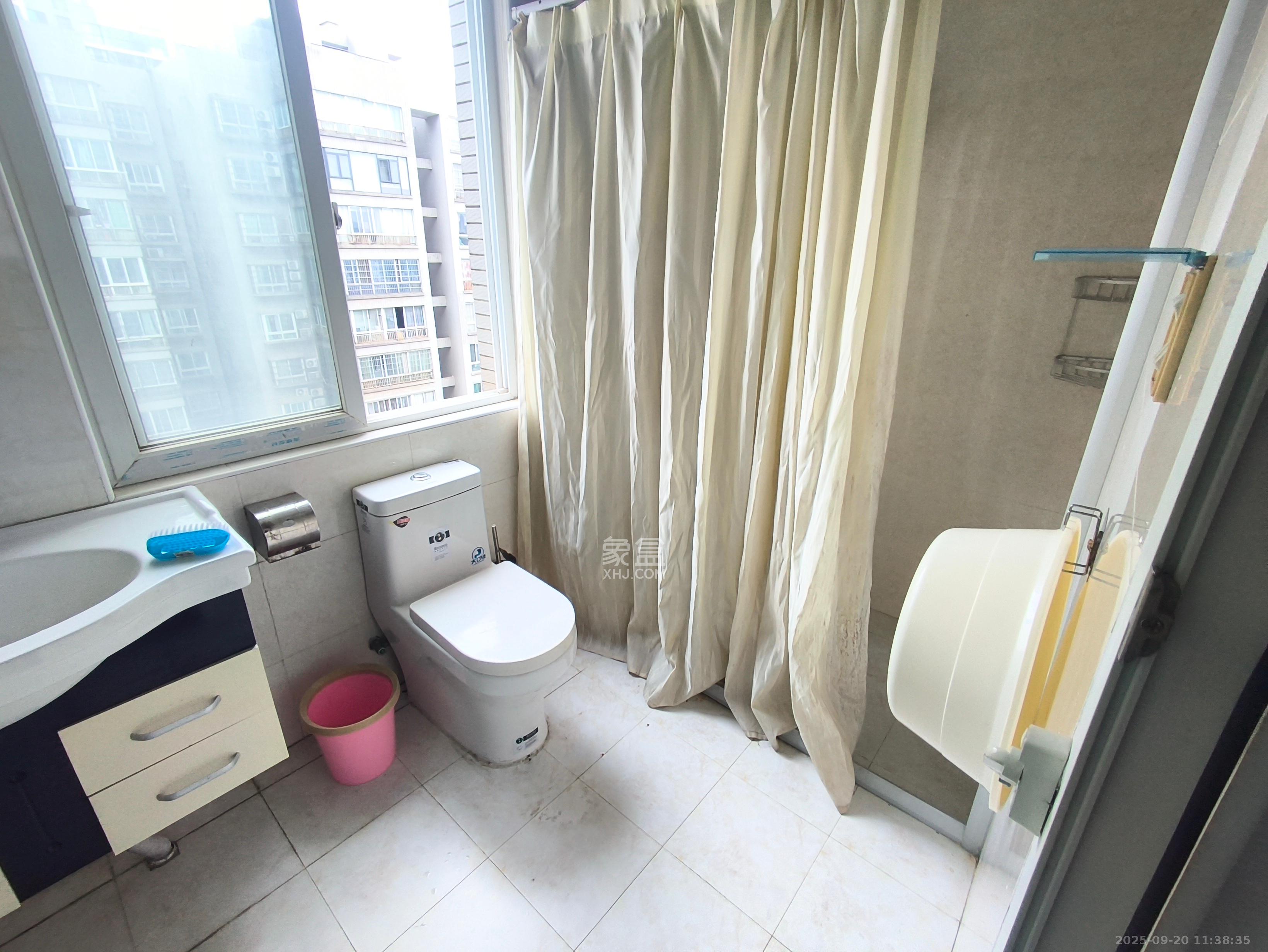 月湖兰庭  3室1厅2卫    2500.0元/月室内图